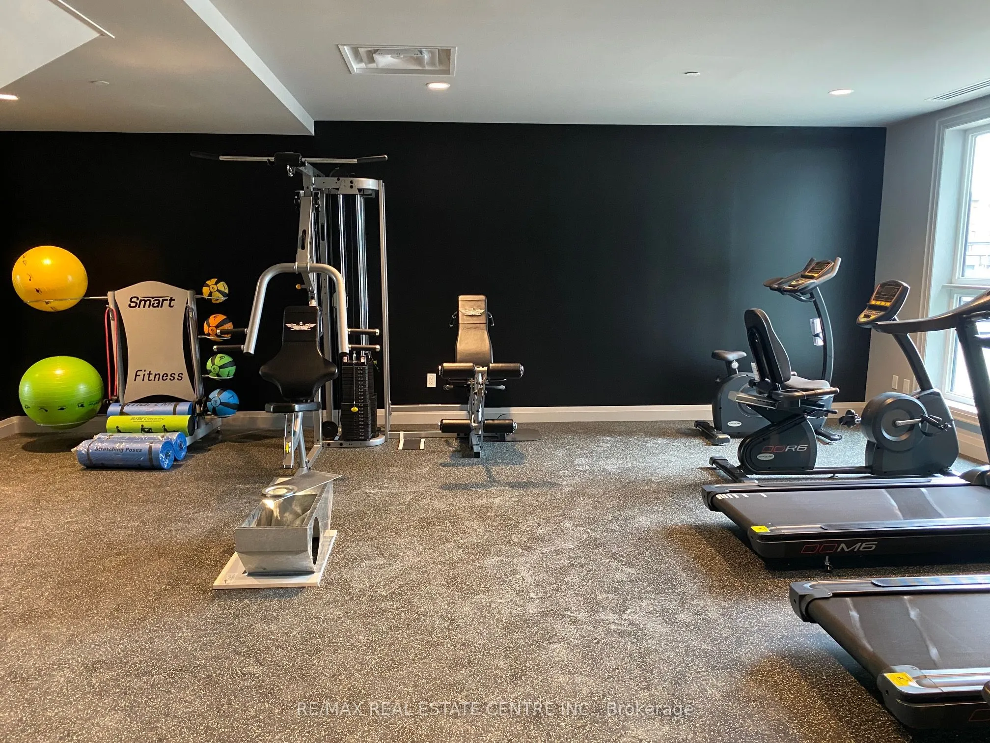 95 Dundas Street W, #228