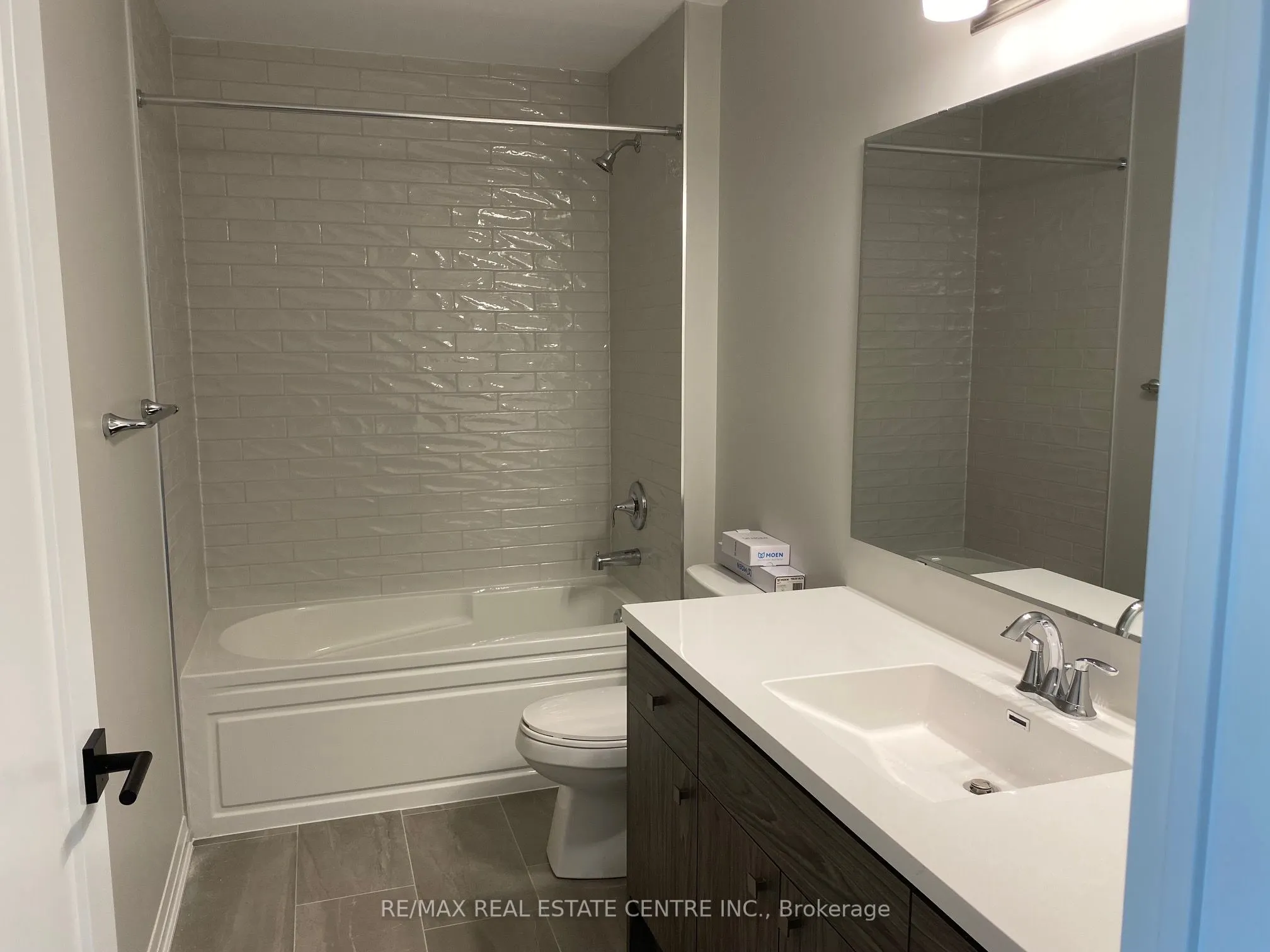 95 Dundas Street W, #228