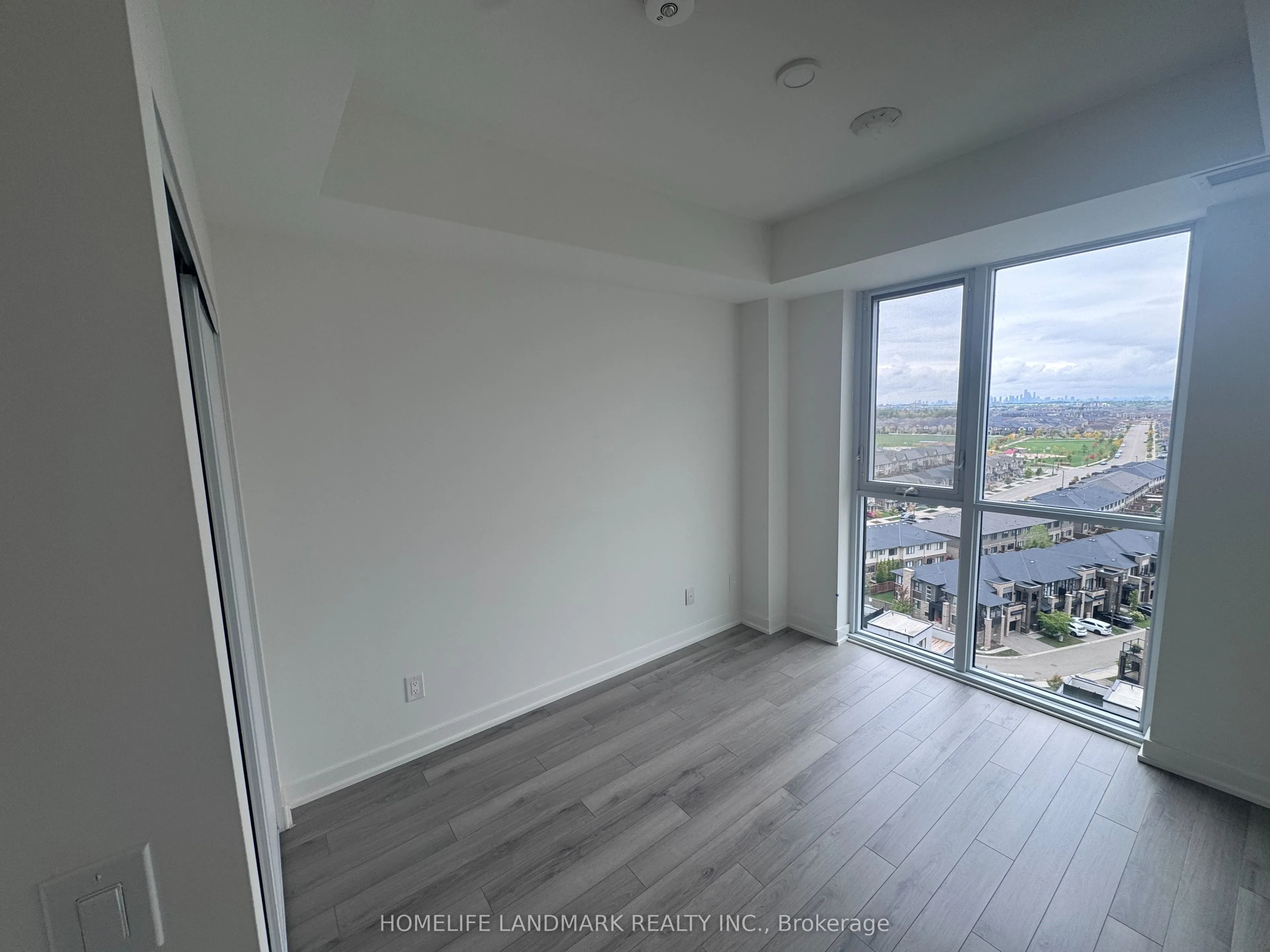 #1309 - 3079 Trafalgar Road, #9
