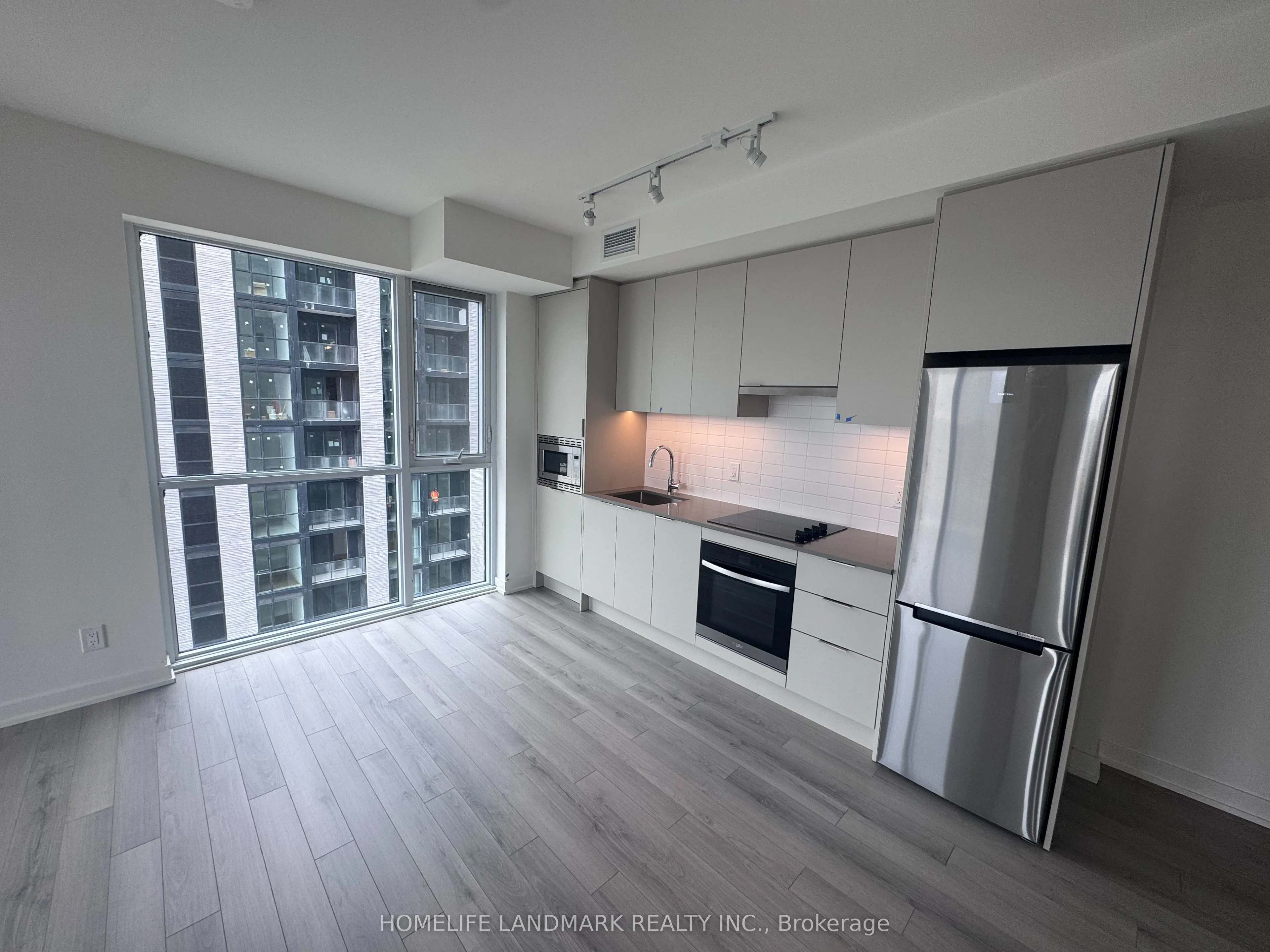 #1309 - 3079 Trafalgar Road, #9