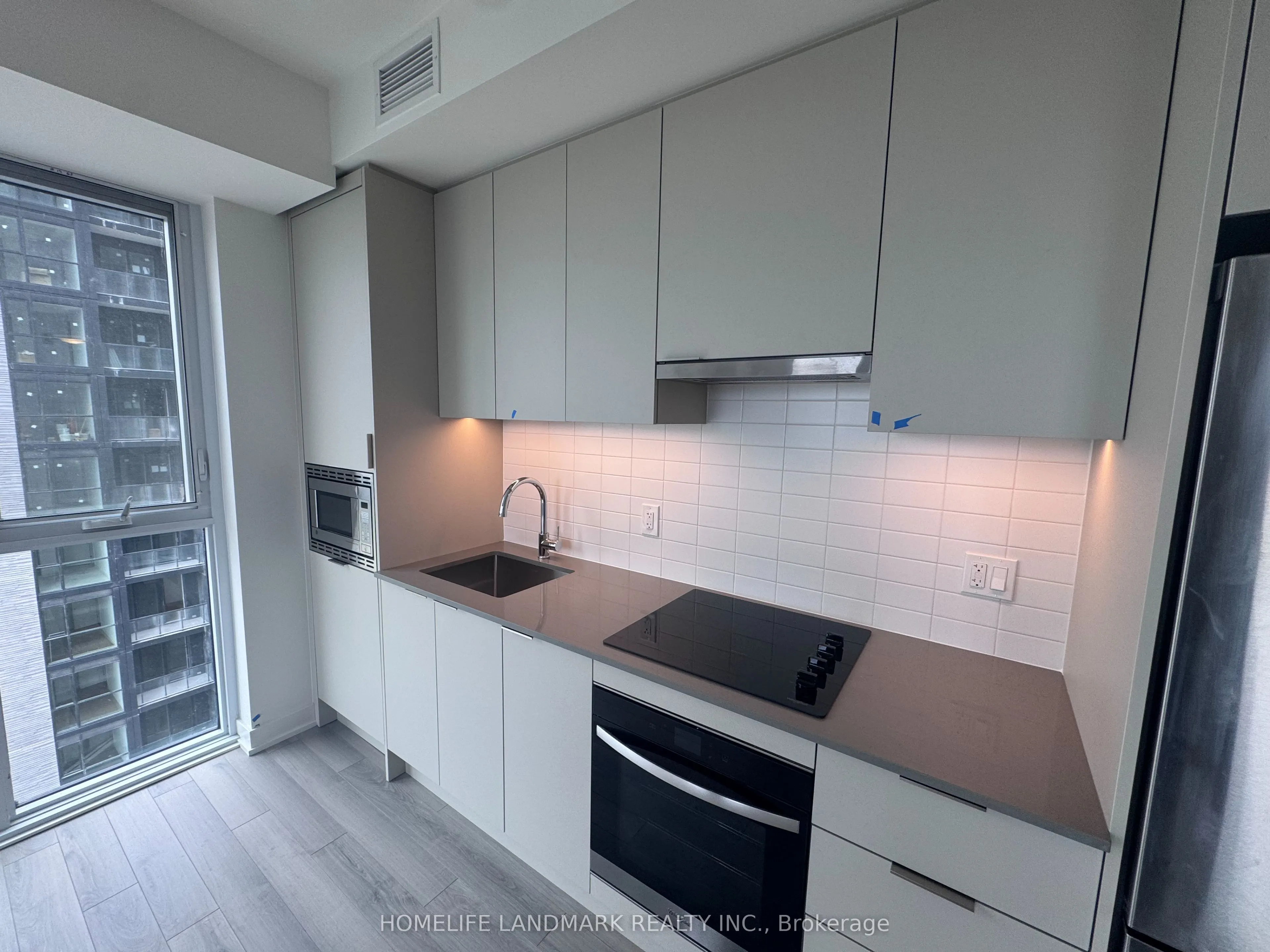 #1309 - 3079 Trafalgar Road, #9