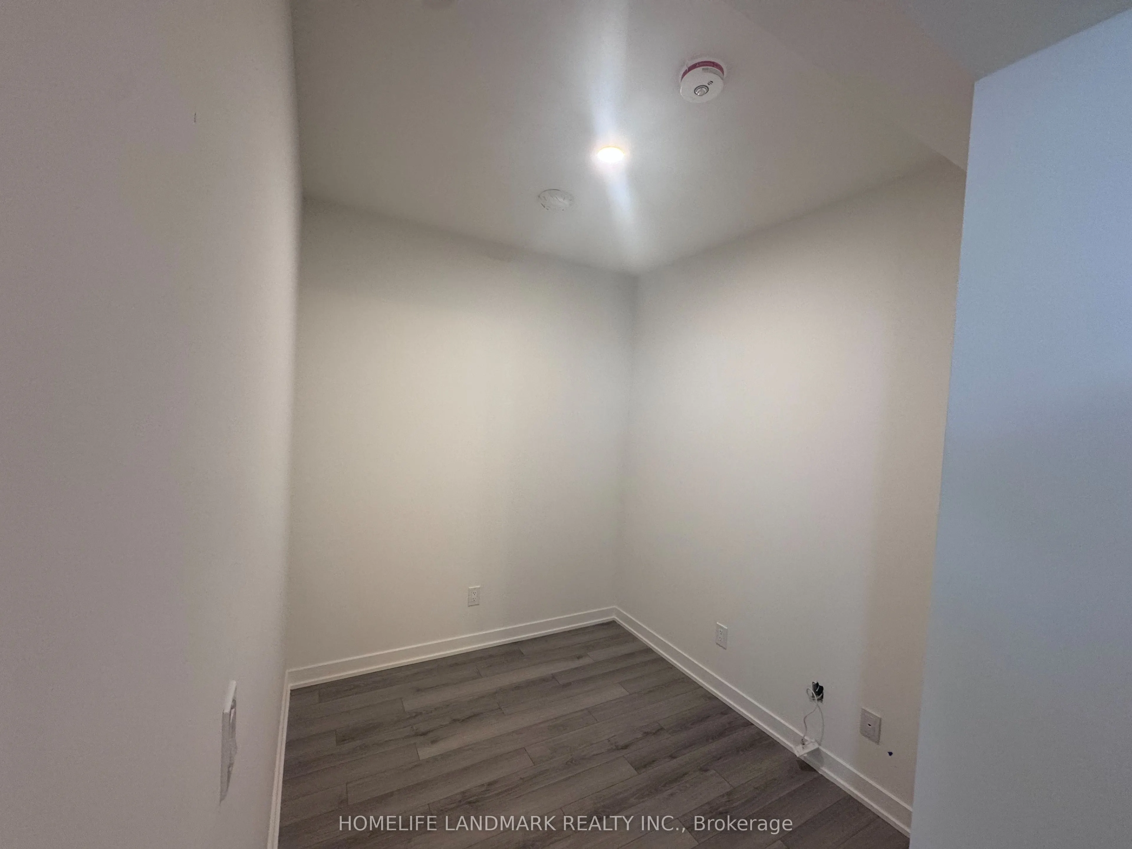 #1309 - 3079 Trafalgar Road, #9