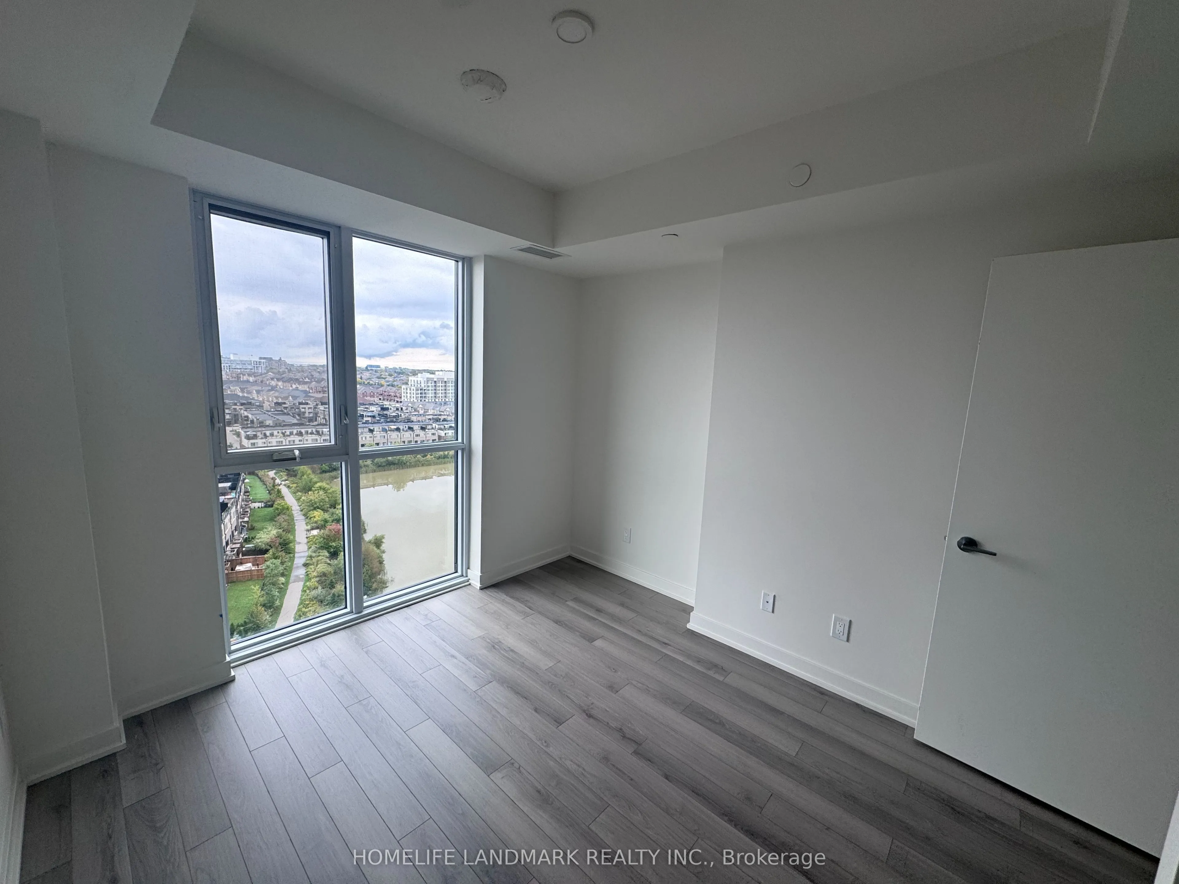 #1309 - 3079 Trafalgar Road, #9