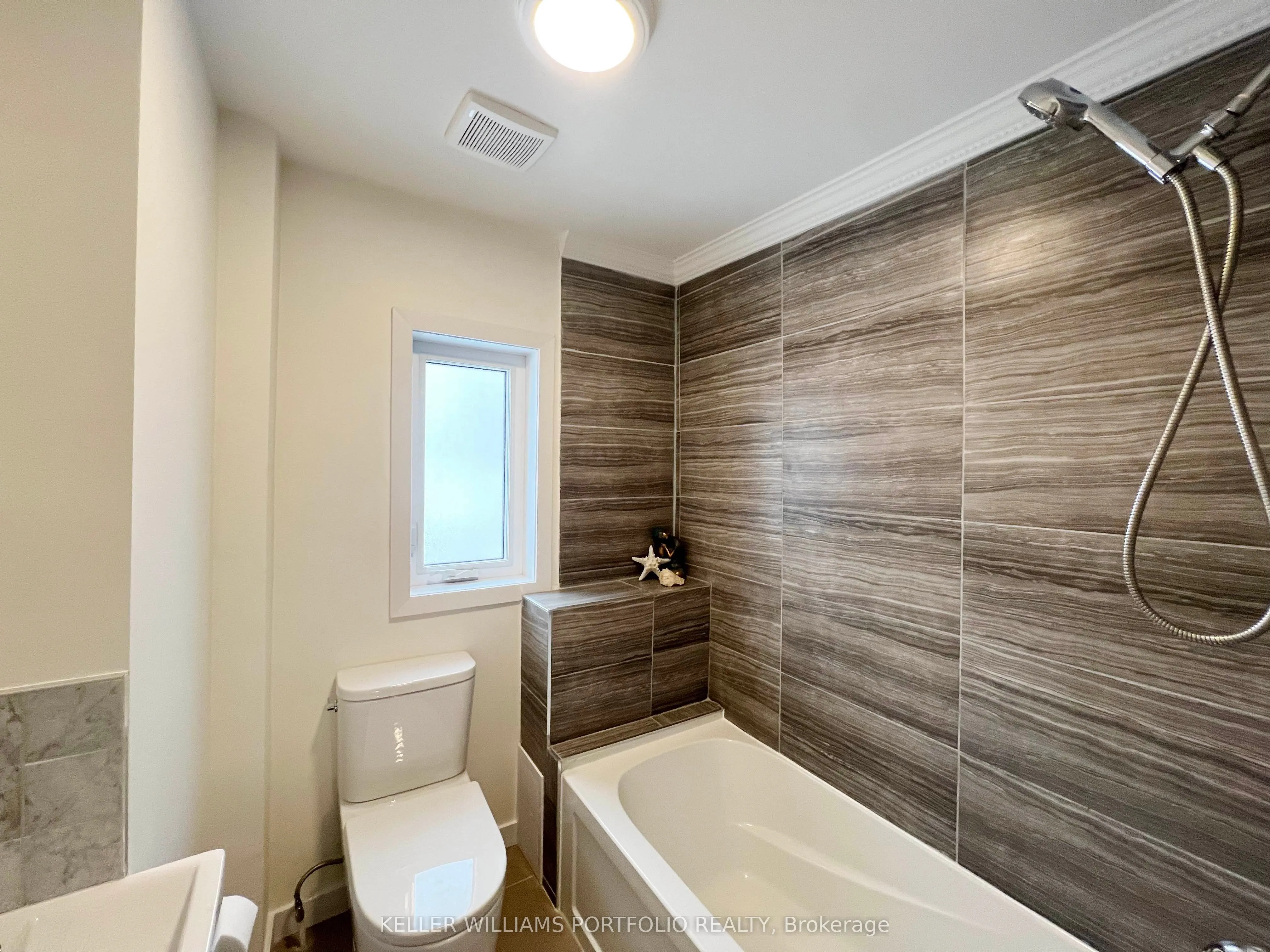 93 Northland Avenue, #Upper
