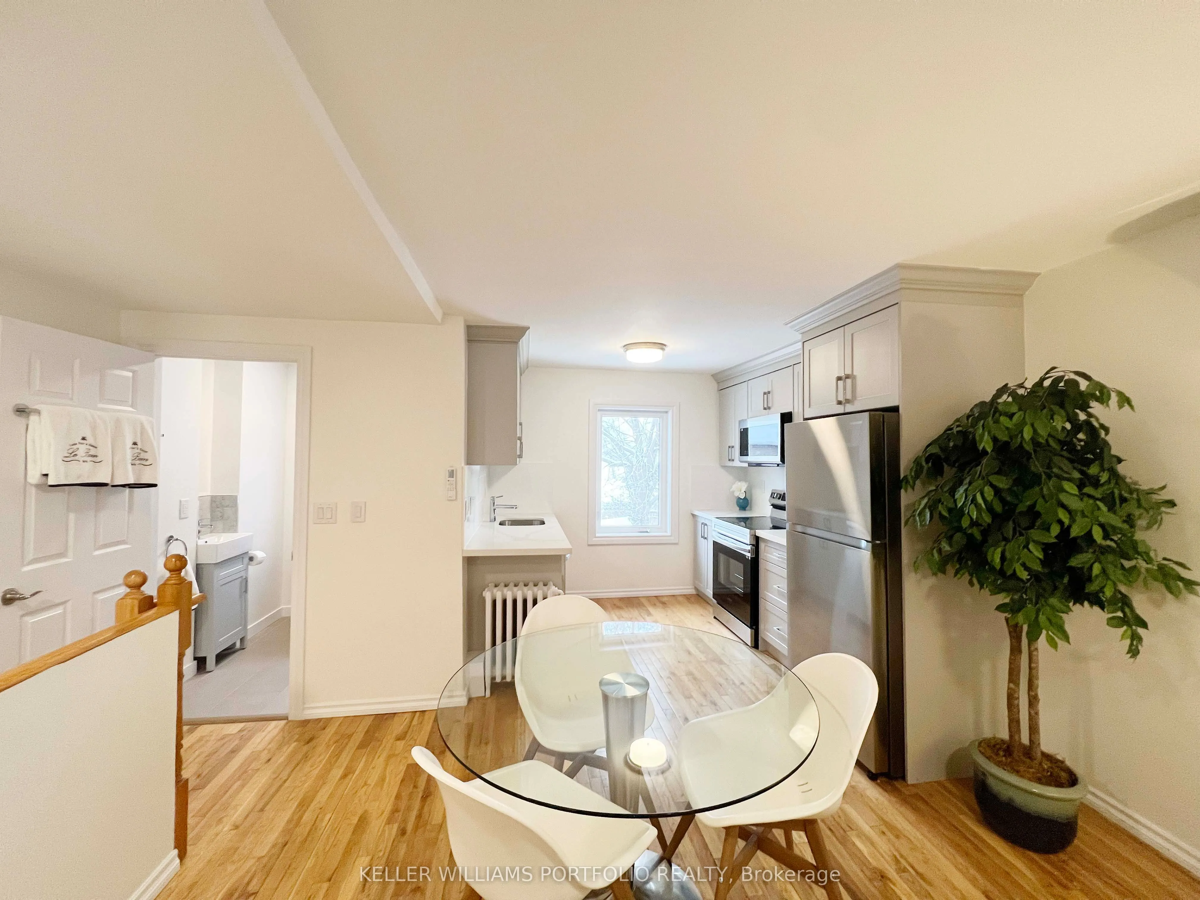 93 Northland Avenue, #Upper