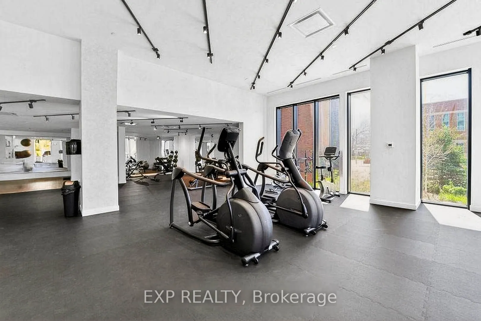 2300 St Clair Avenue W, #813