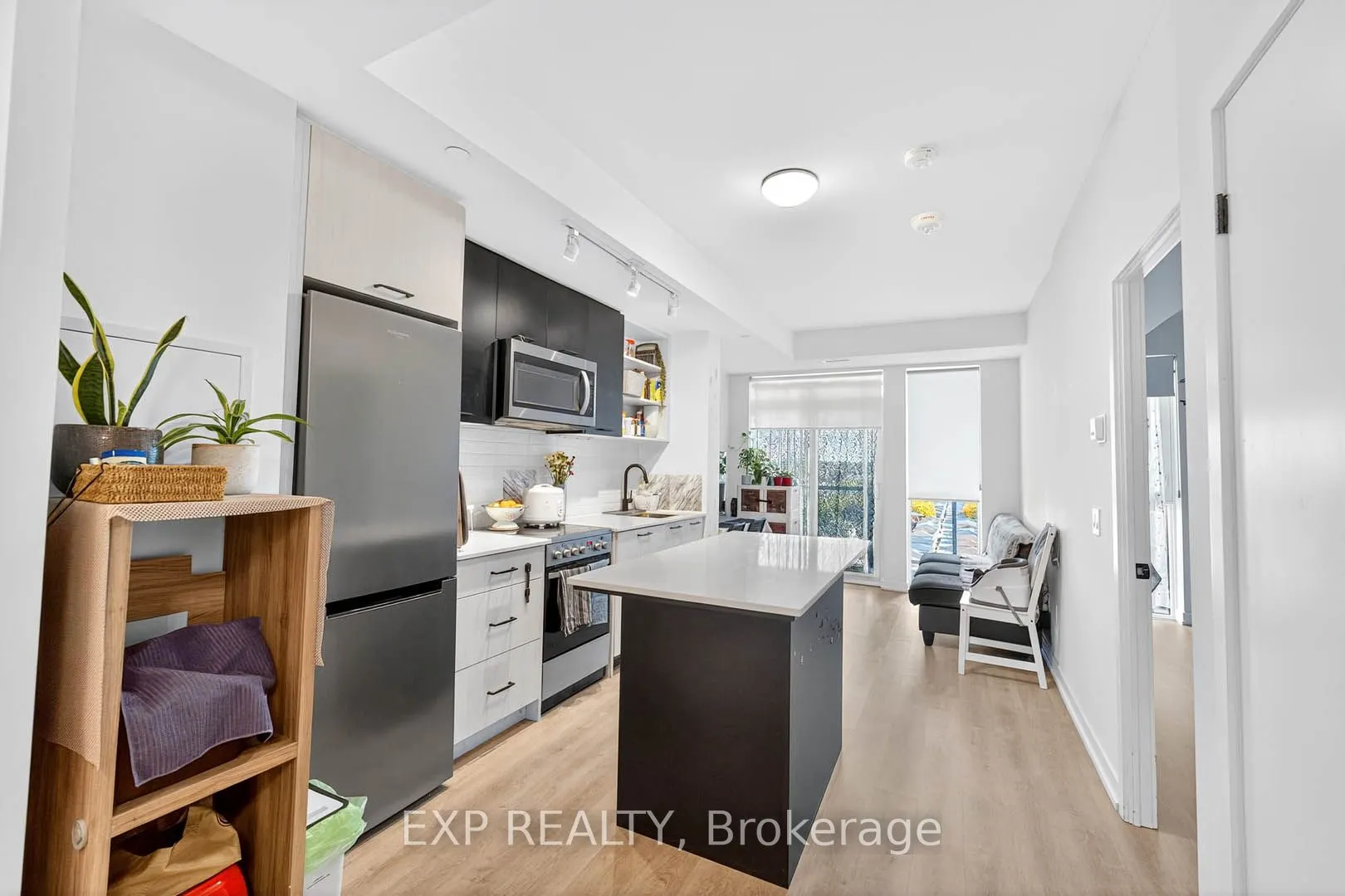 2300 St Clair Avenue W, #813