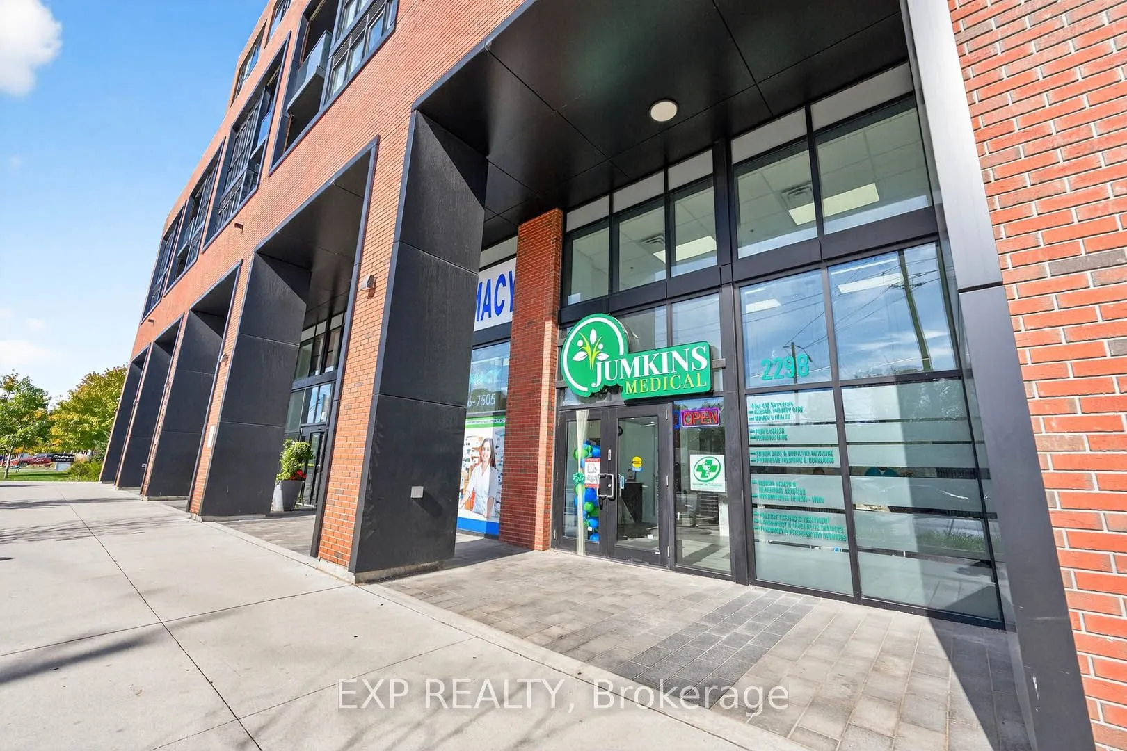 2300 St Clair Avenue W, #813