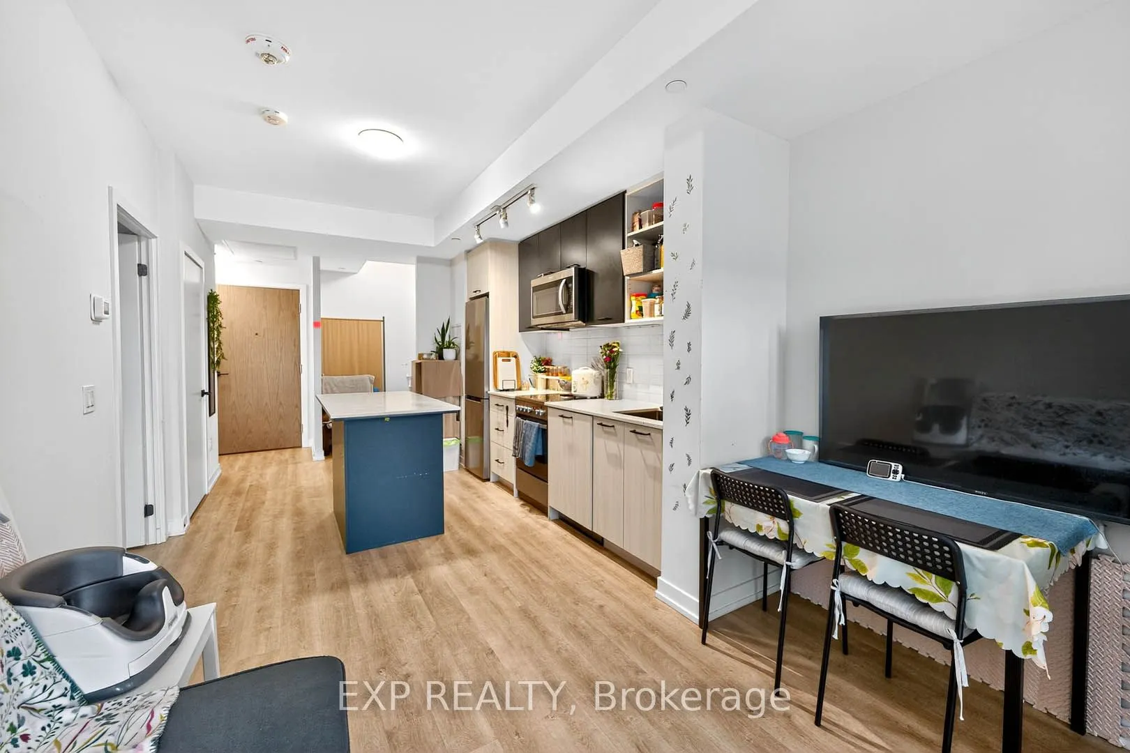 2300 St Clair Avenue W, #813