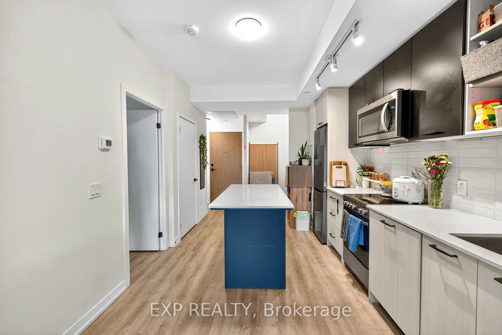 2300 St Clair Avenue W, #813