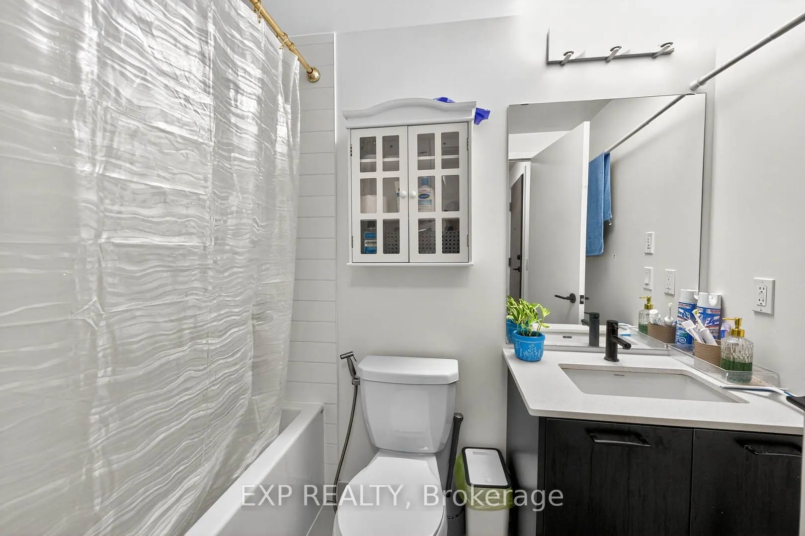 2300 St Clair Avenue W, #813