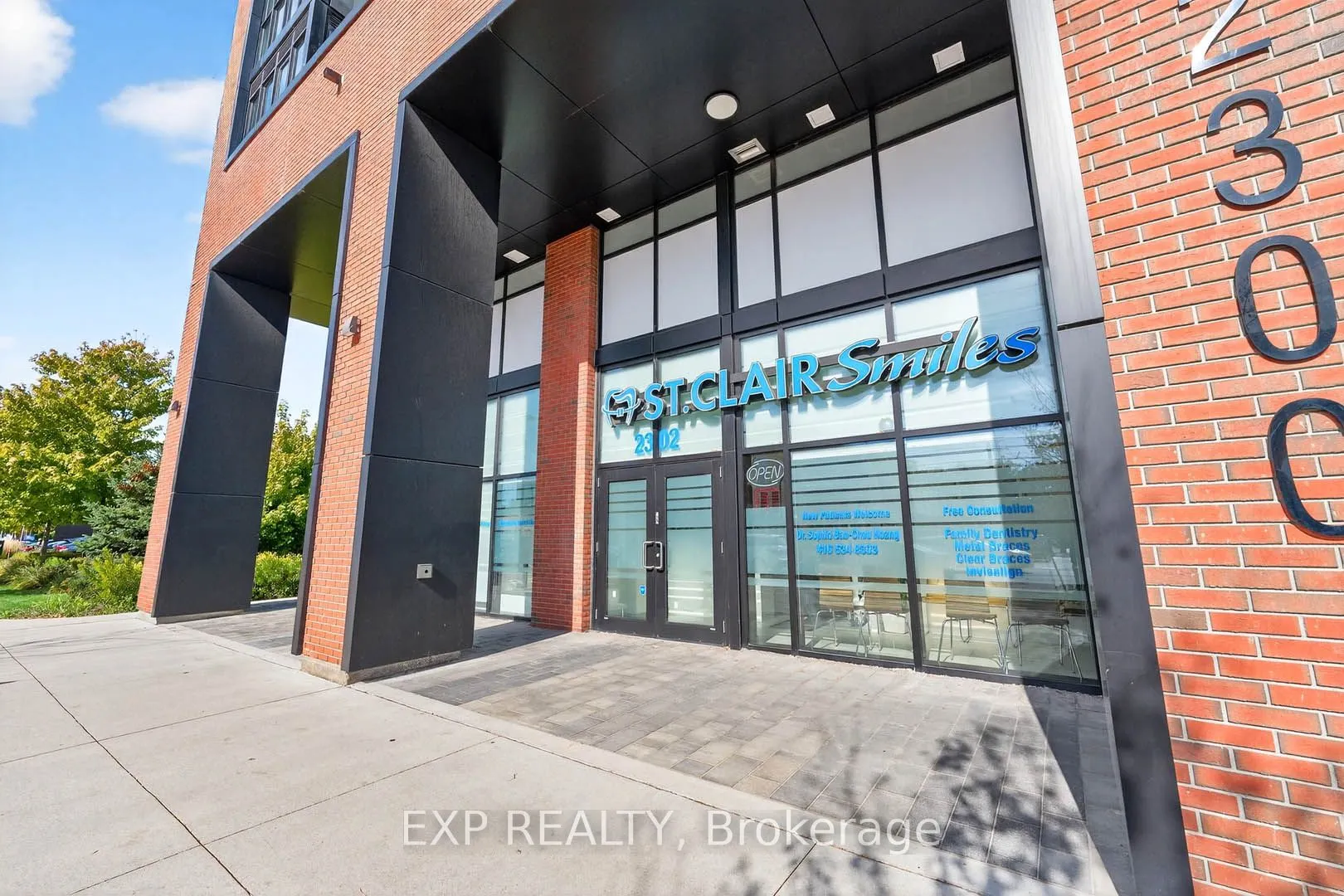 2300 St Clair Avenue W, #813