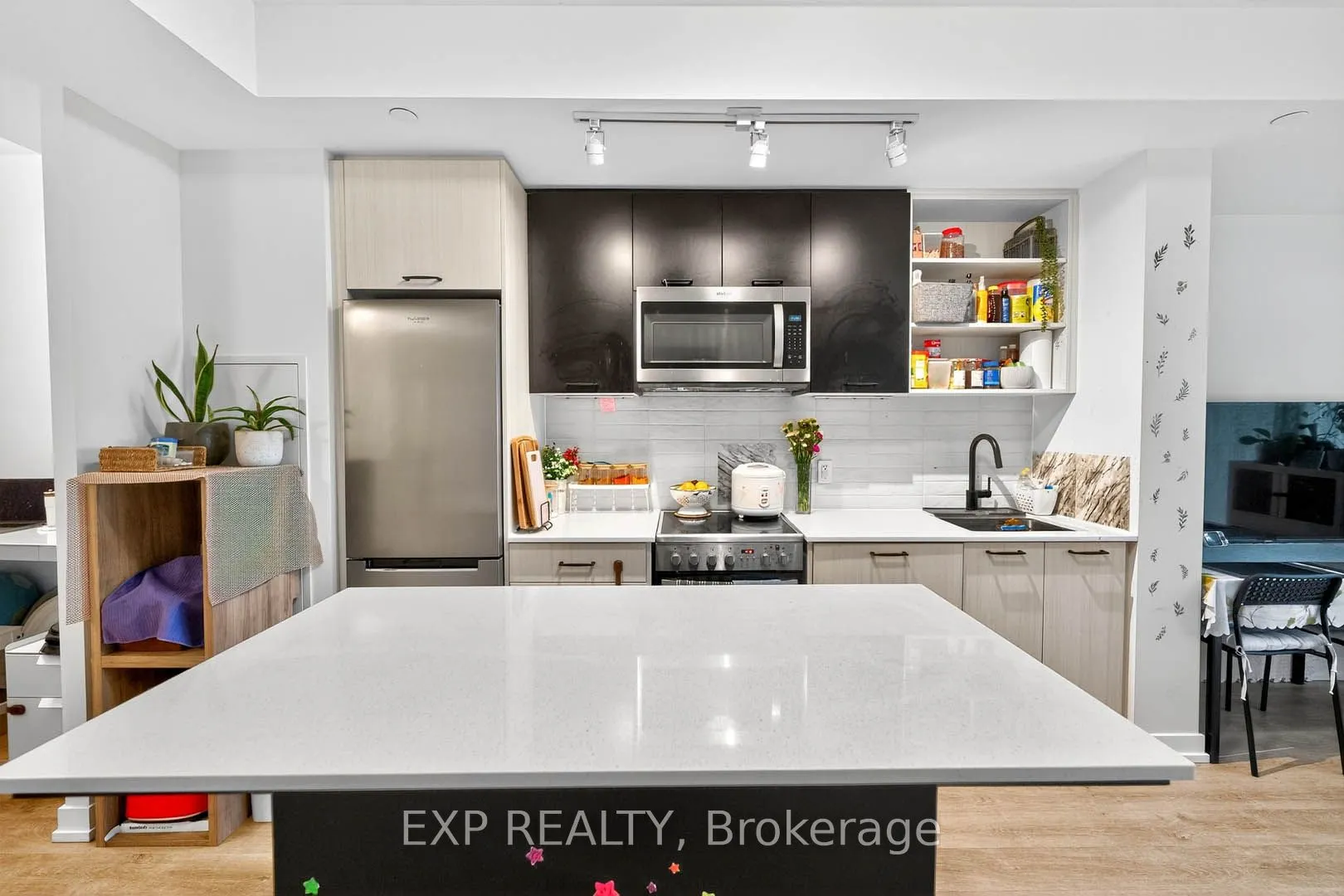 2300 St Clair Avenue W, #813