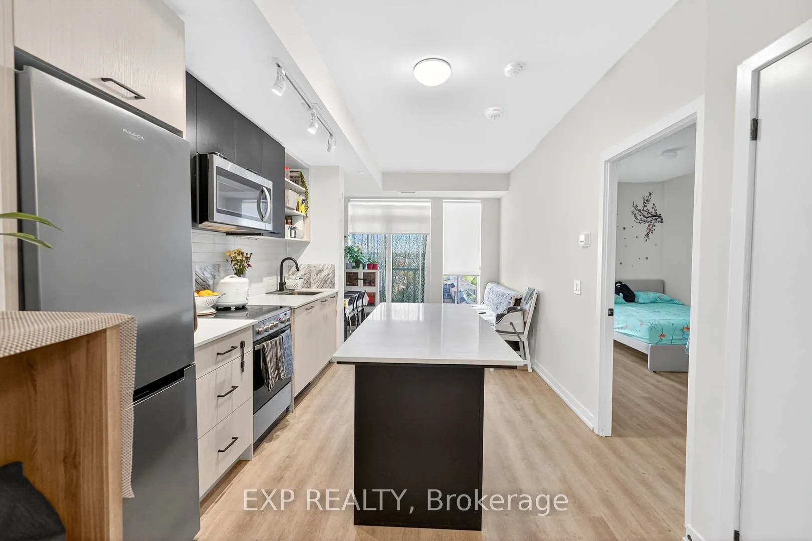 2300 St Clair Avenue W, #813