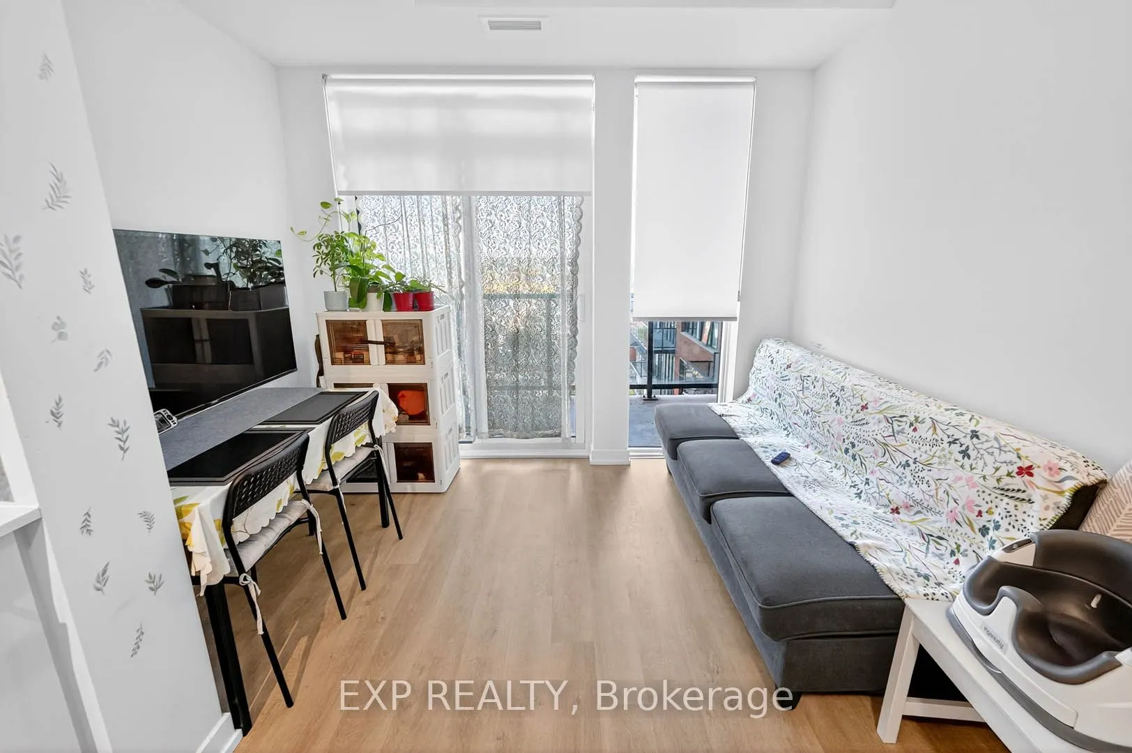 2300 St Clair Avenue W, #813