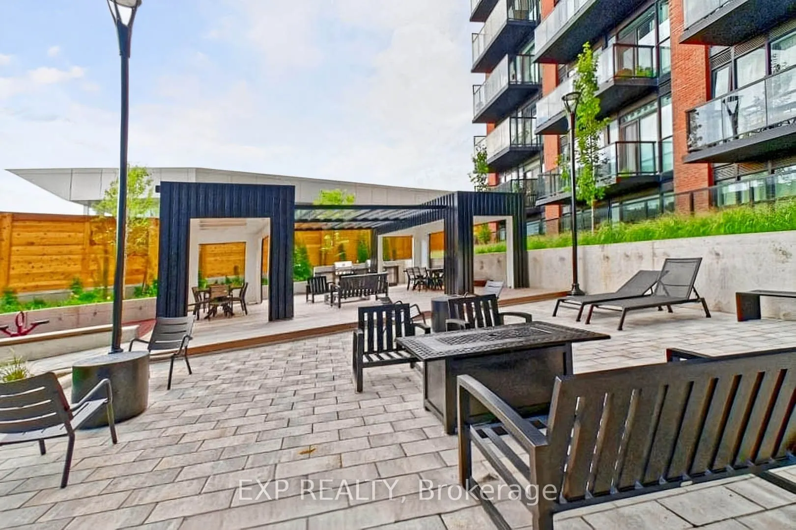 2300 St Clair Avenue W, #813