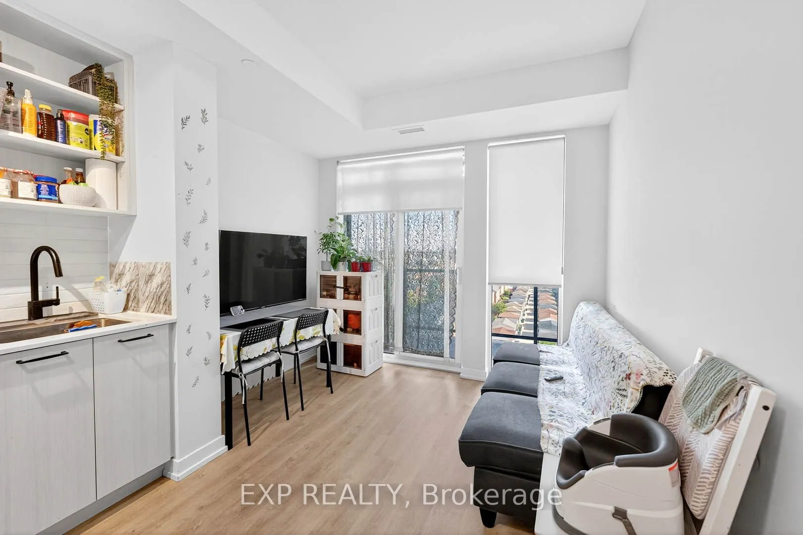2300 St Clair Avenue W, #813