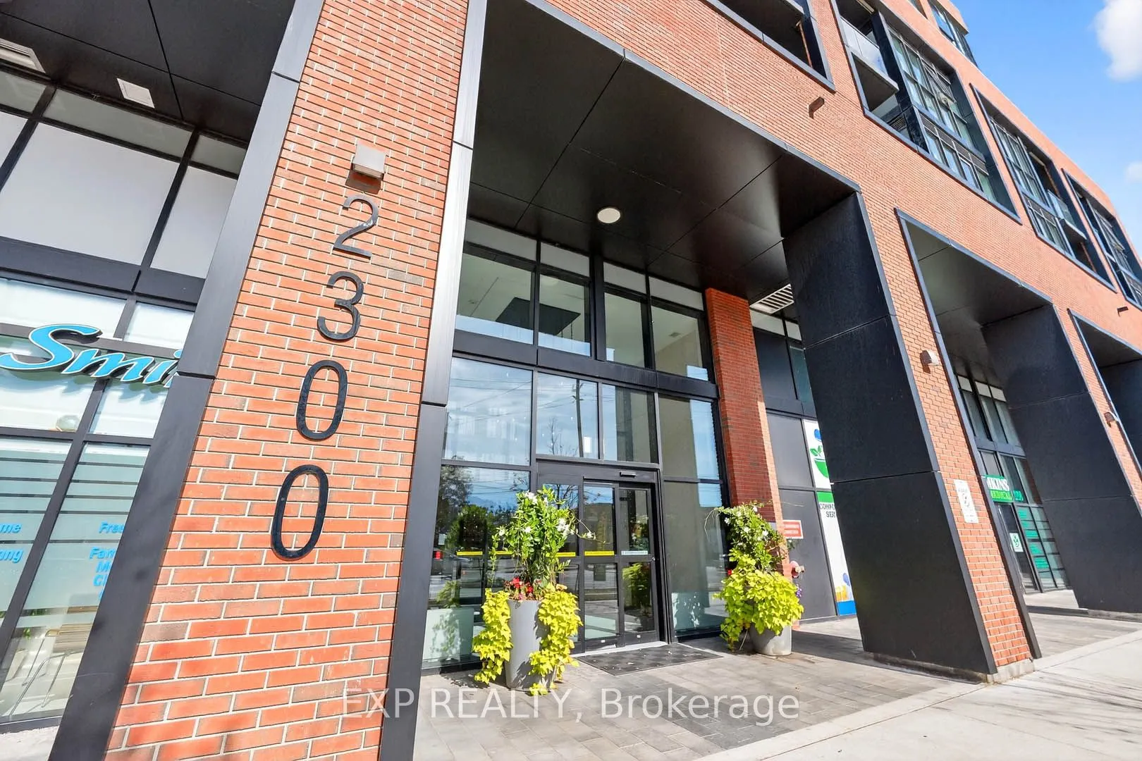 2300 St Clair Avenue W, #813