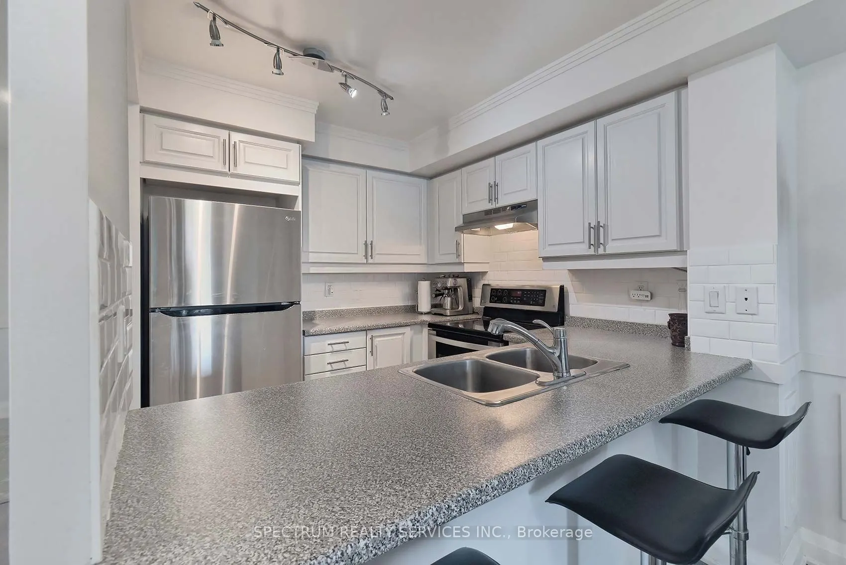 2111 Lake Shore Boulevard W, #211