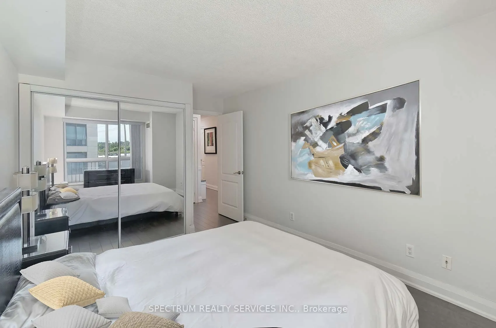 2111 Lake Shore Boulevard W, #211