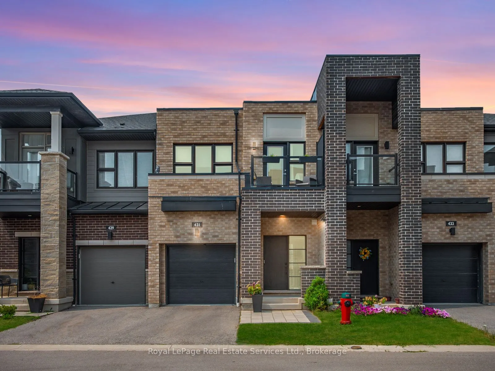 431 Athabasca Common