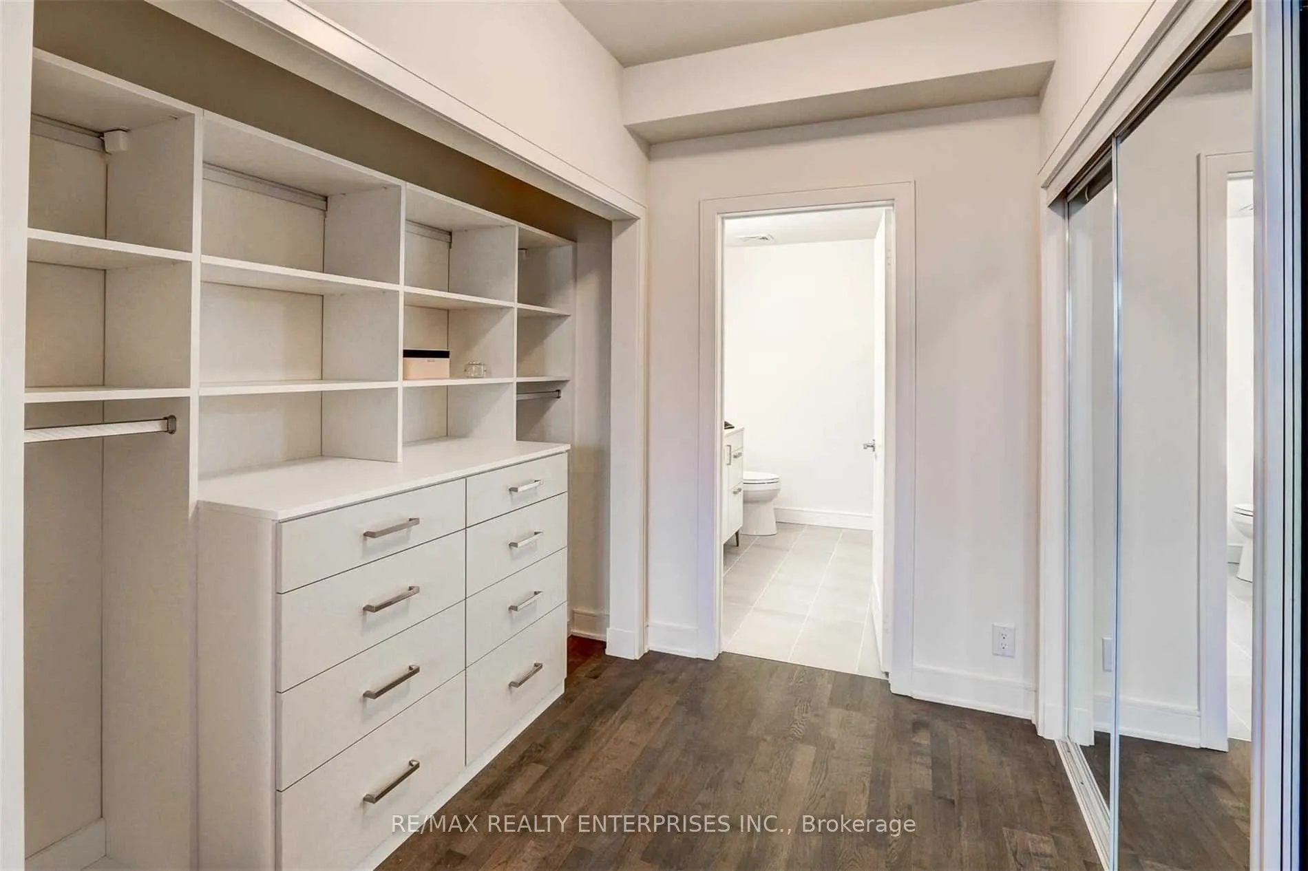 1575 Lakeshore Road W, #320