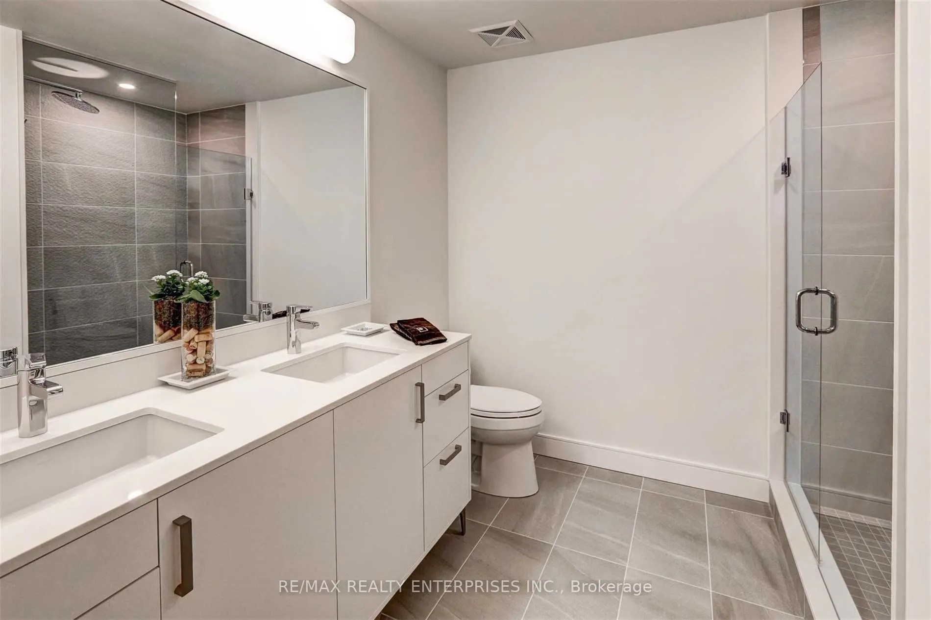 1575 Lakeshore Road W, #320