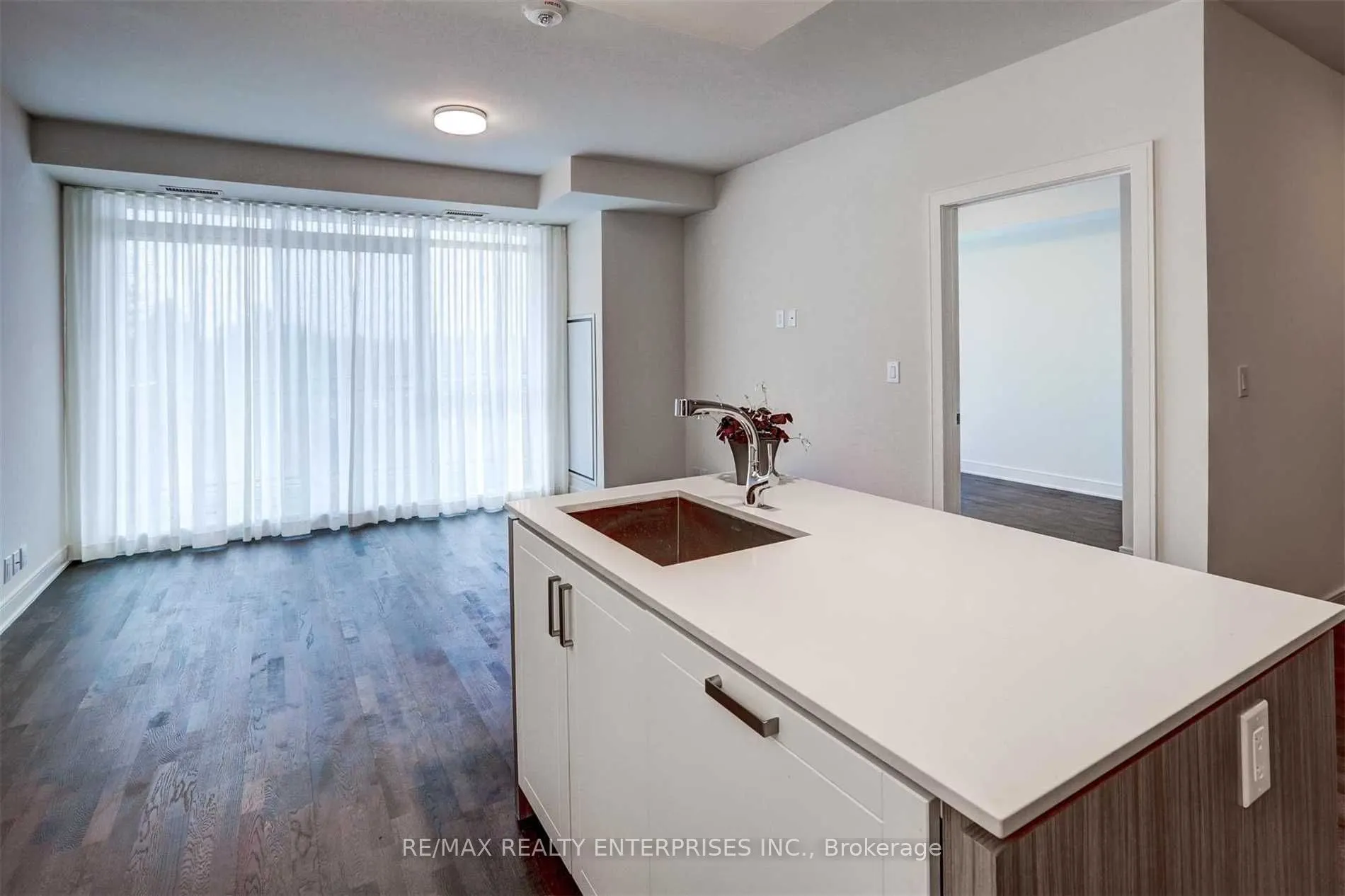 1575 Lakeshore Road W, #320