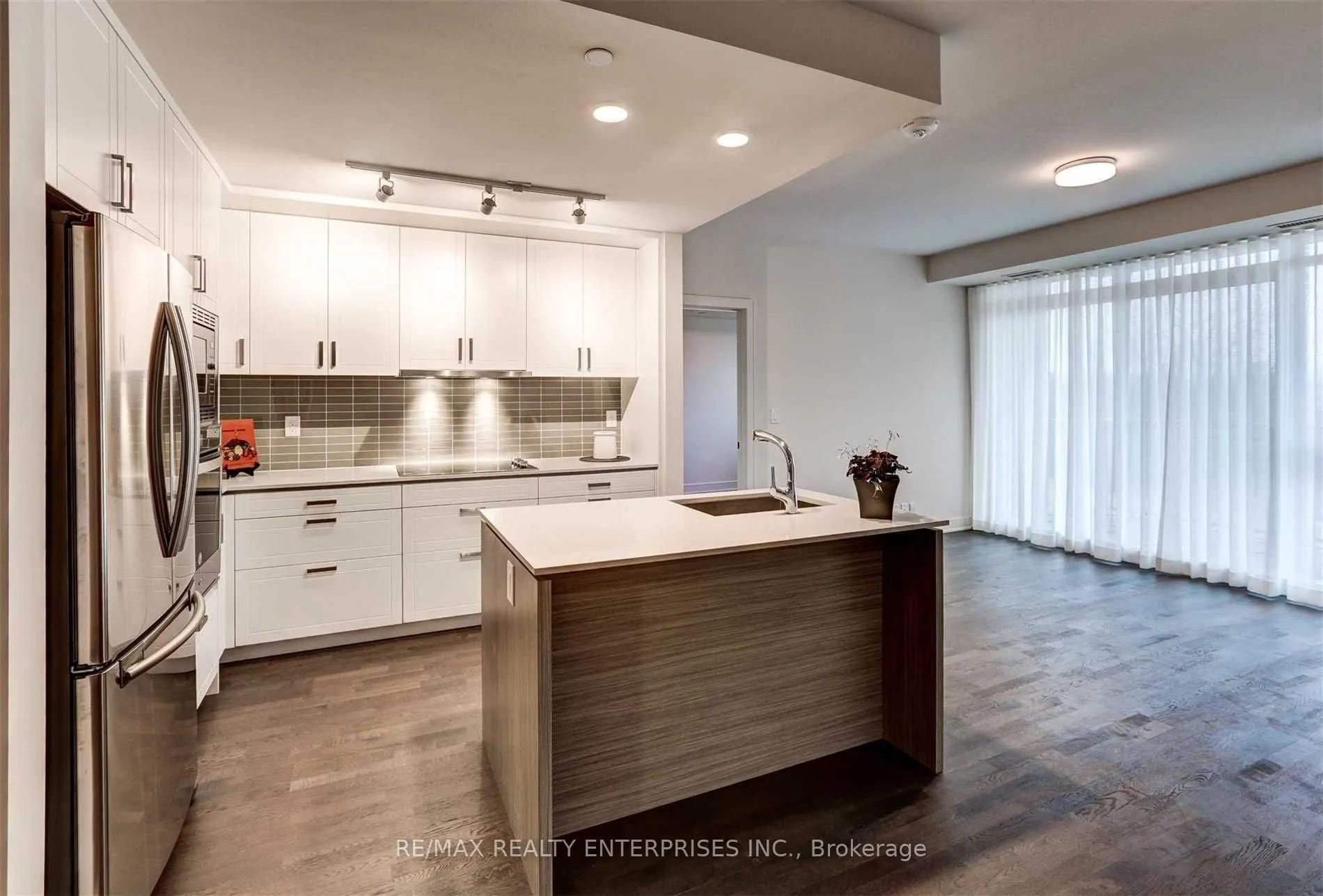 1575 Lakeshore Road W, #320