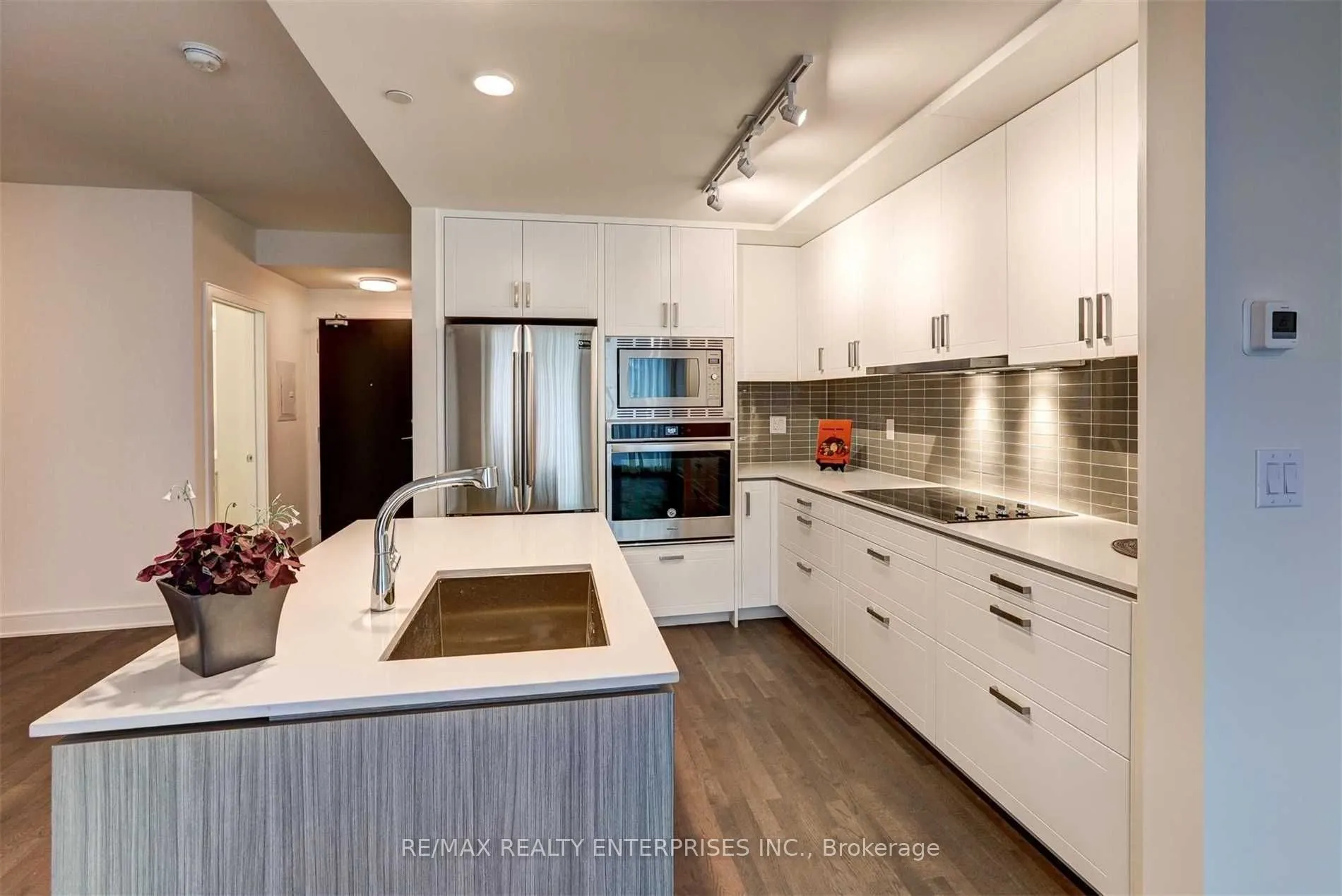 1575 Lakeshore Road W, #320