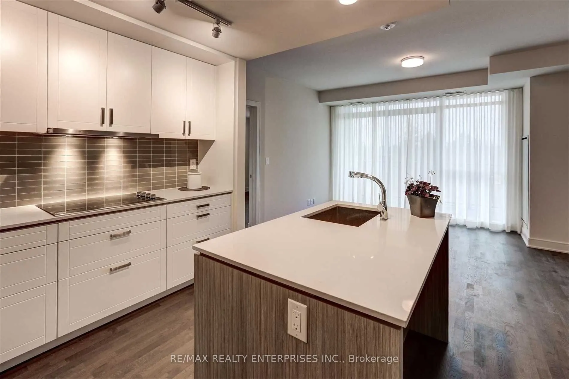 1575 Lakeshore Road W, #320
