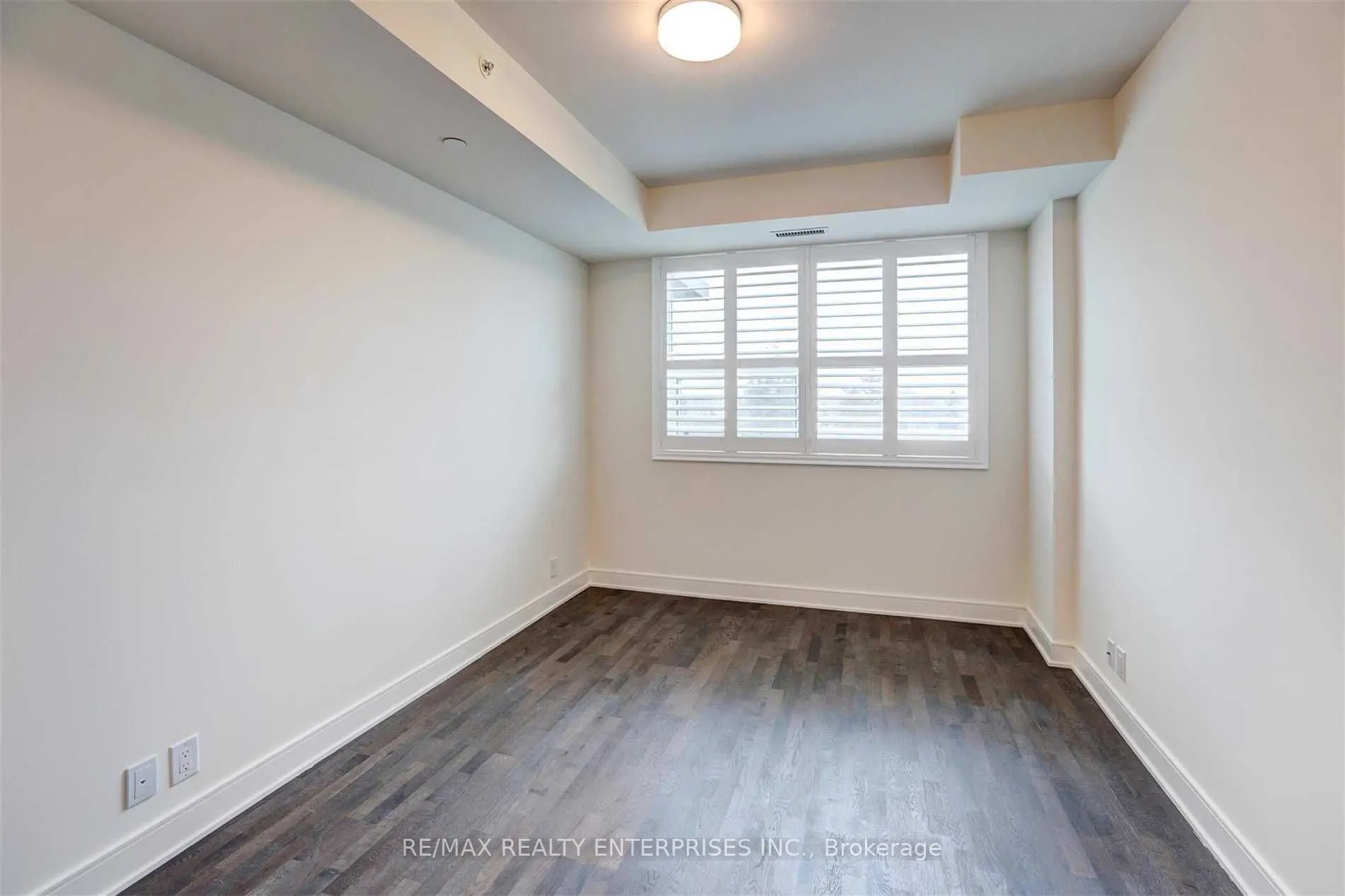 1575 Lakeshore Road W, #320