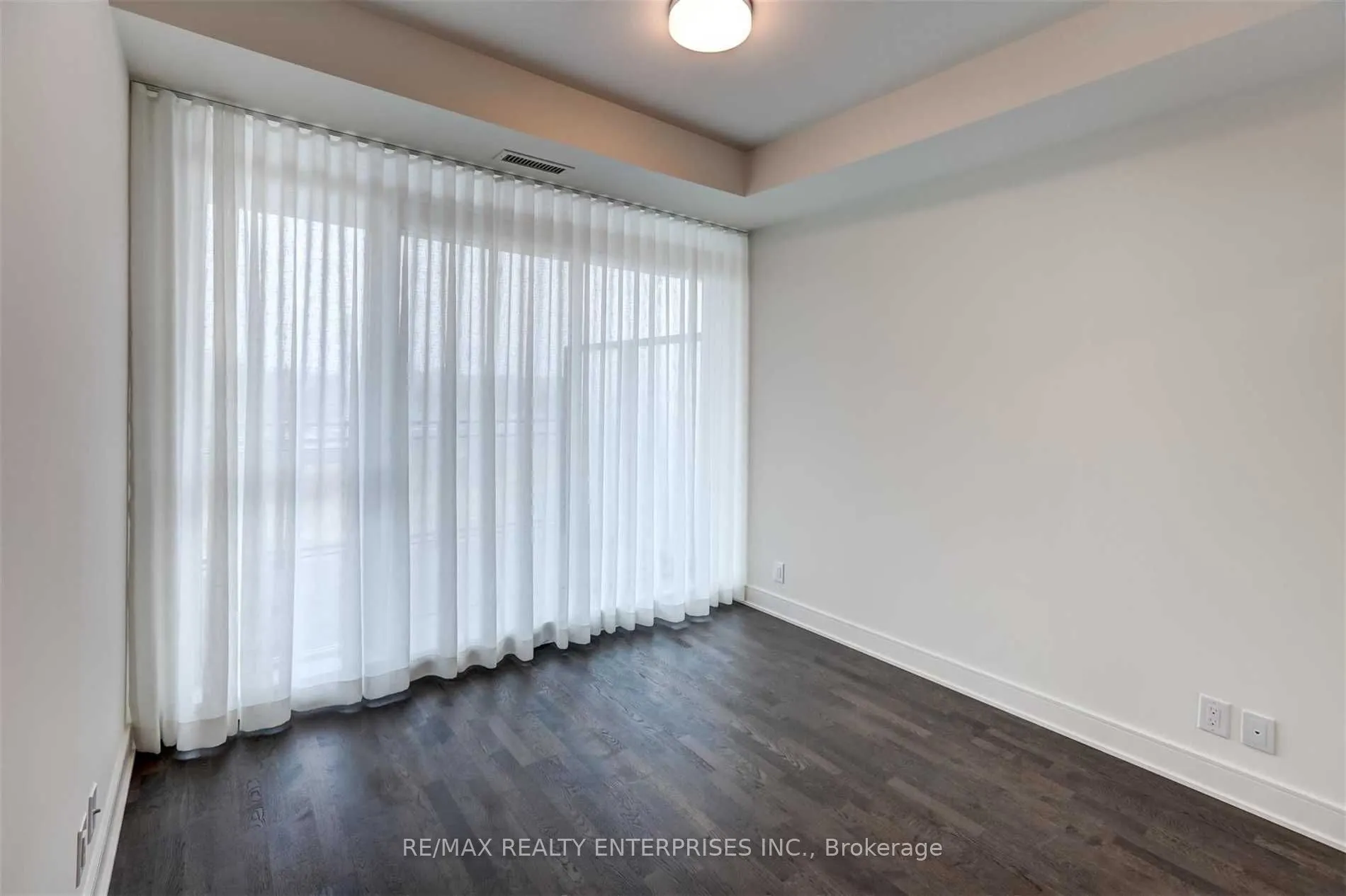 1575 Lakeshore Road W, #320