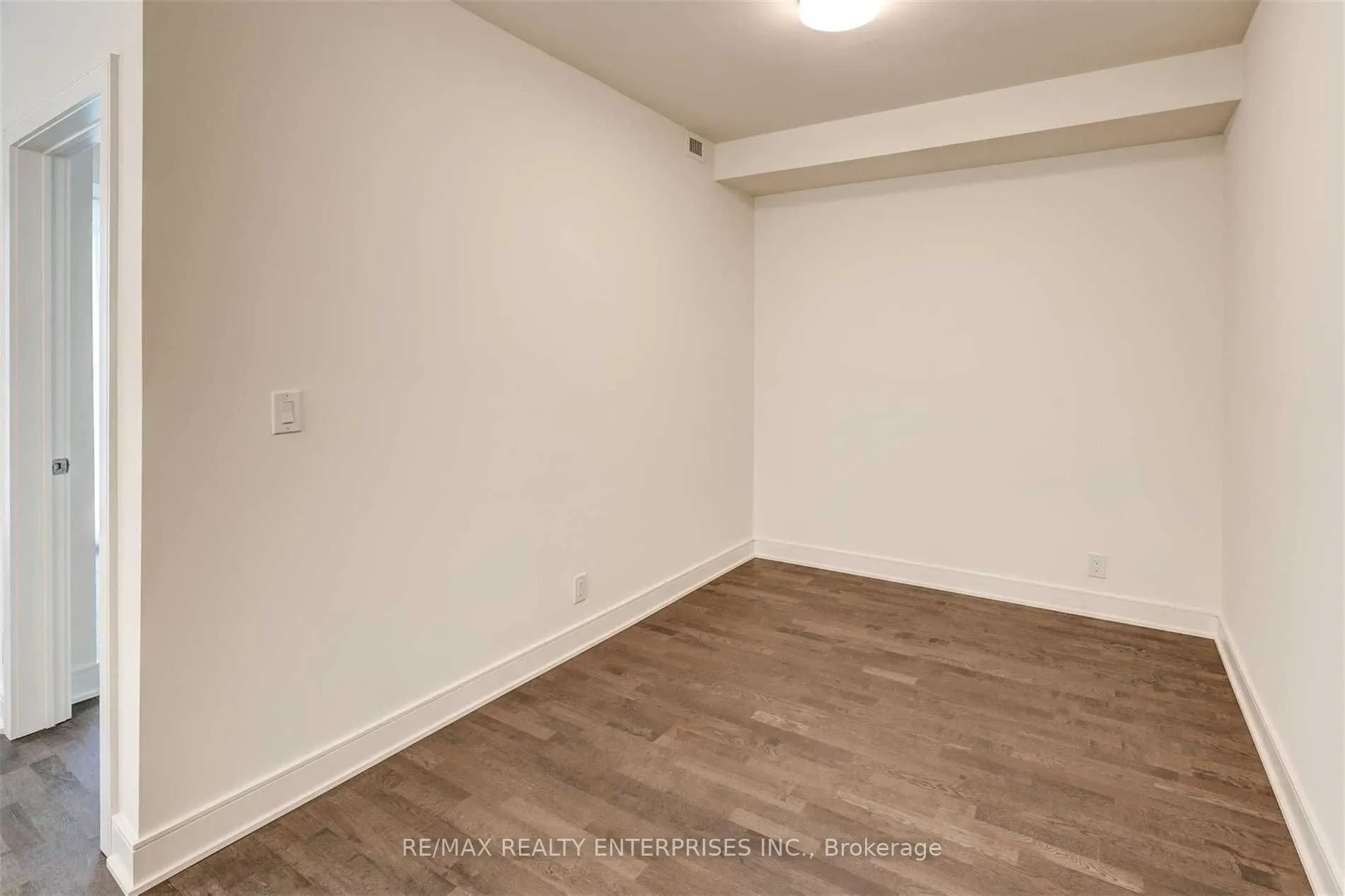 1575 Lakeshore Road W, #320