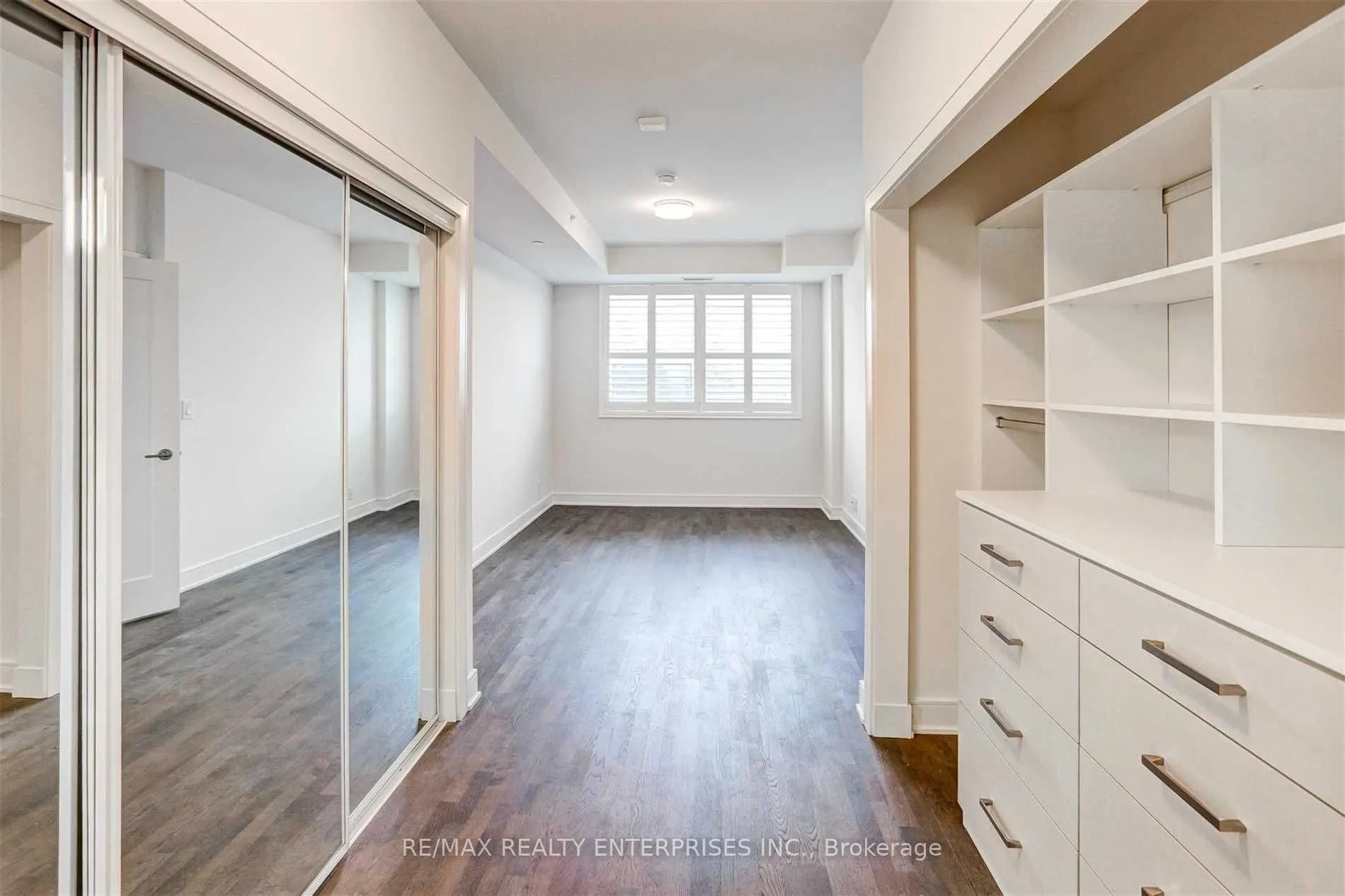 1575 Lakeshore Road W, #320