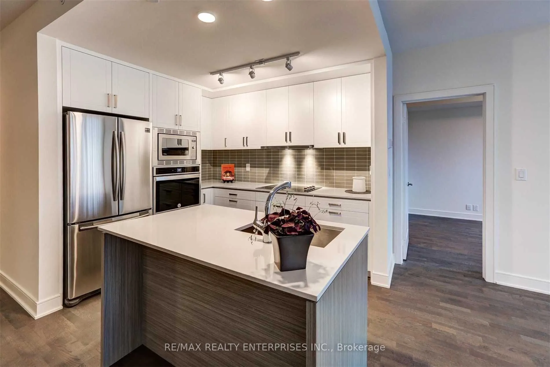 1575 Lakeshore Road W, #320