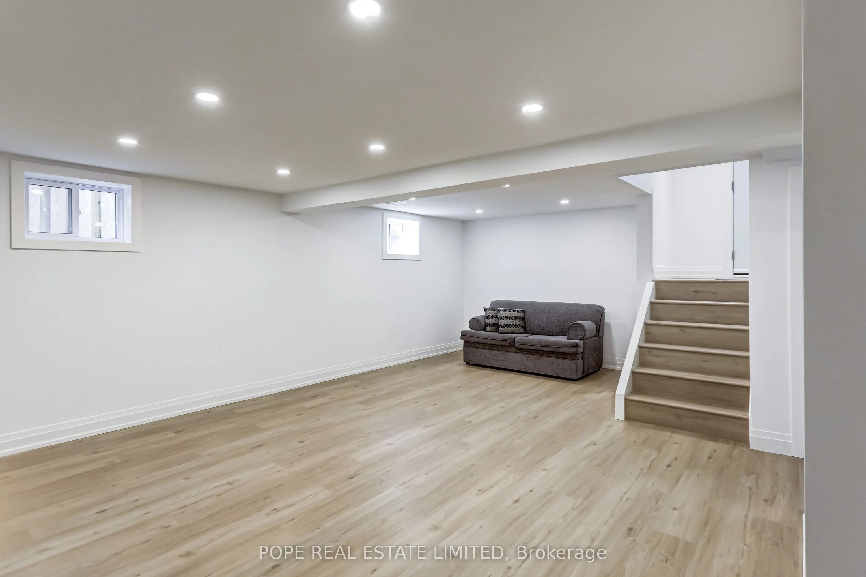 35 Tofield Crescent