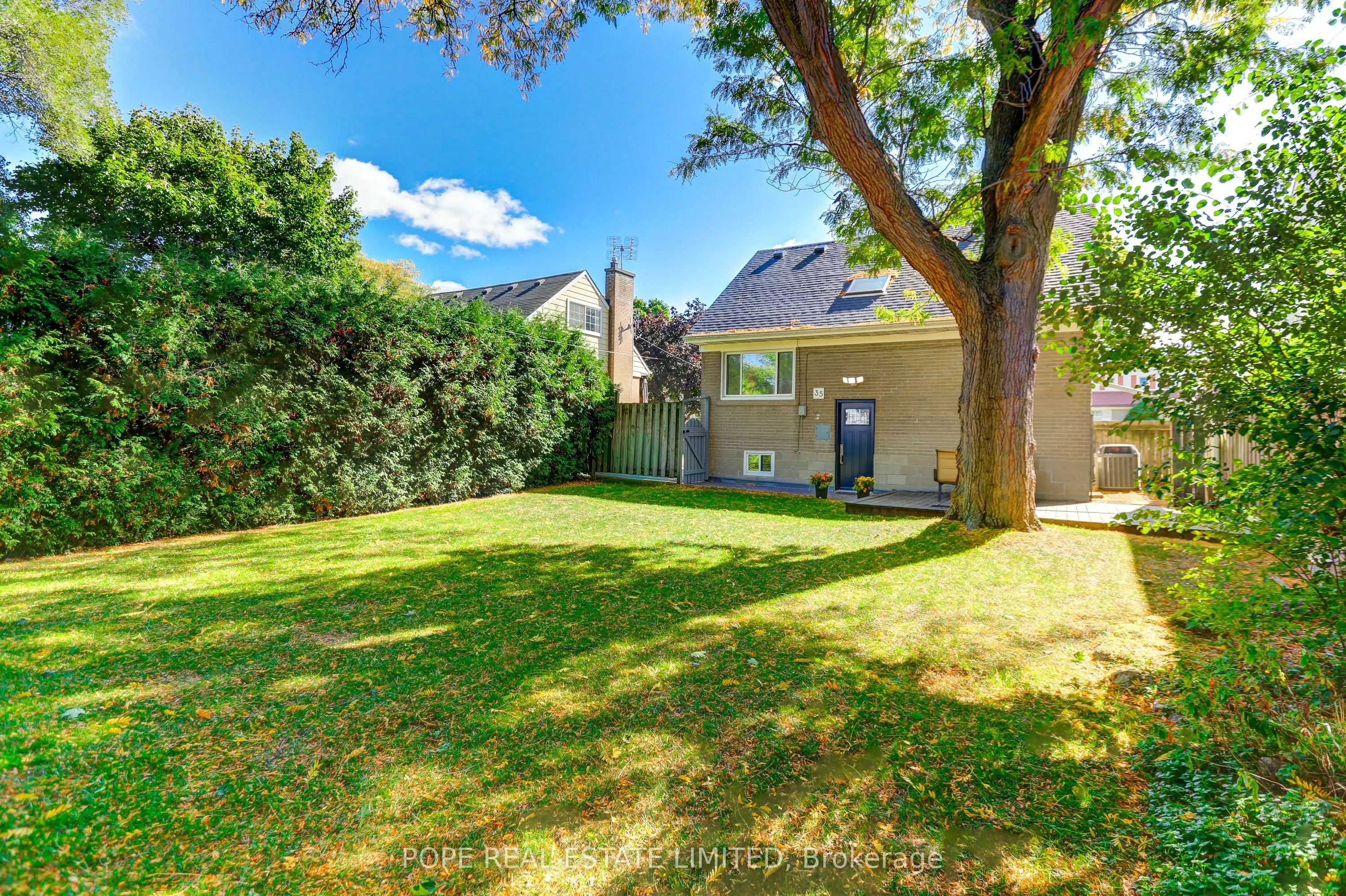 35 Tofield Crescent