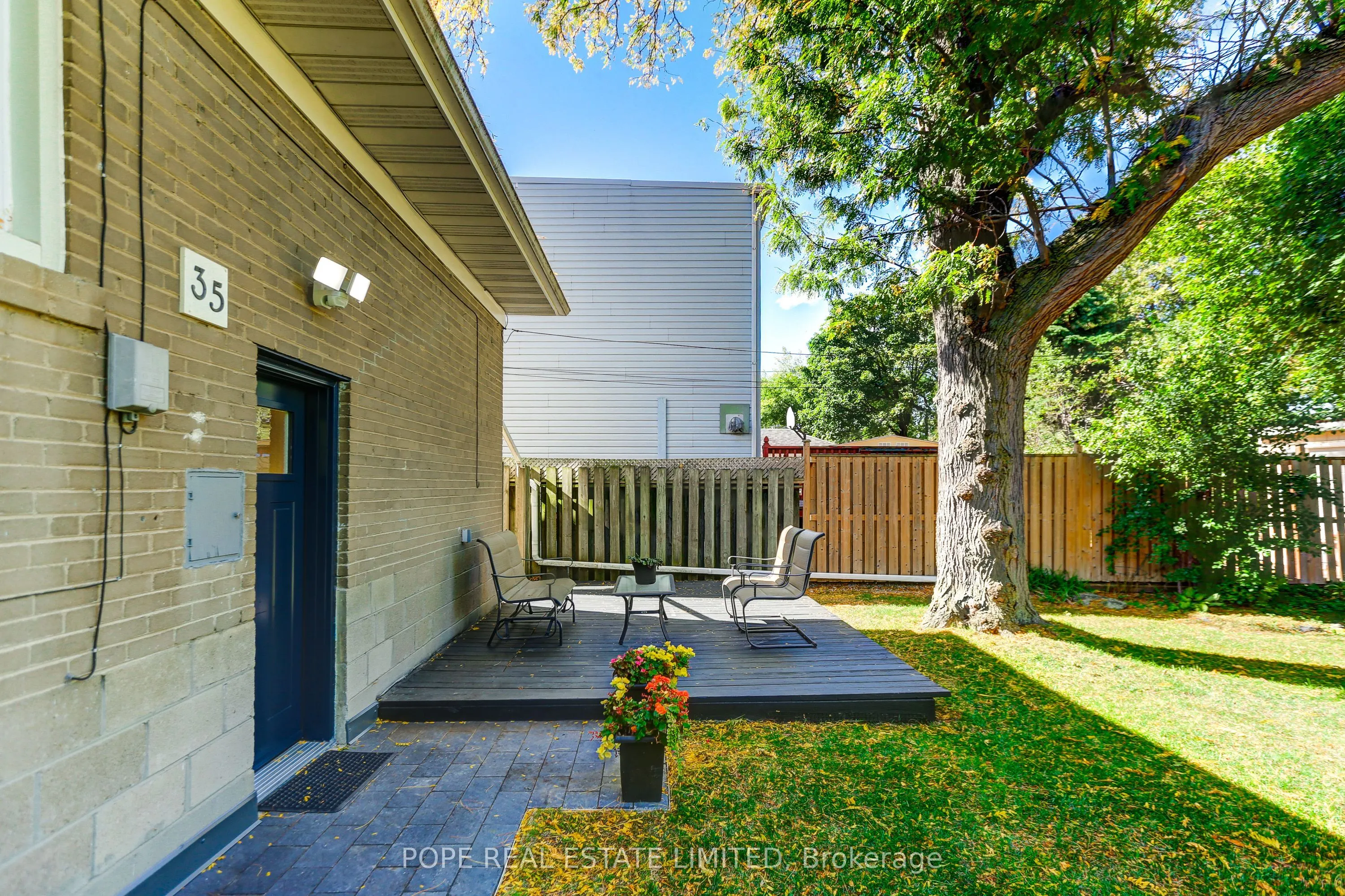 35 Tofield Crescent