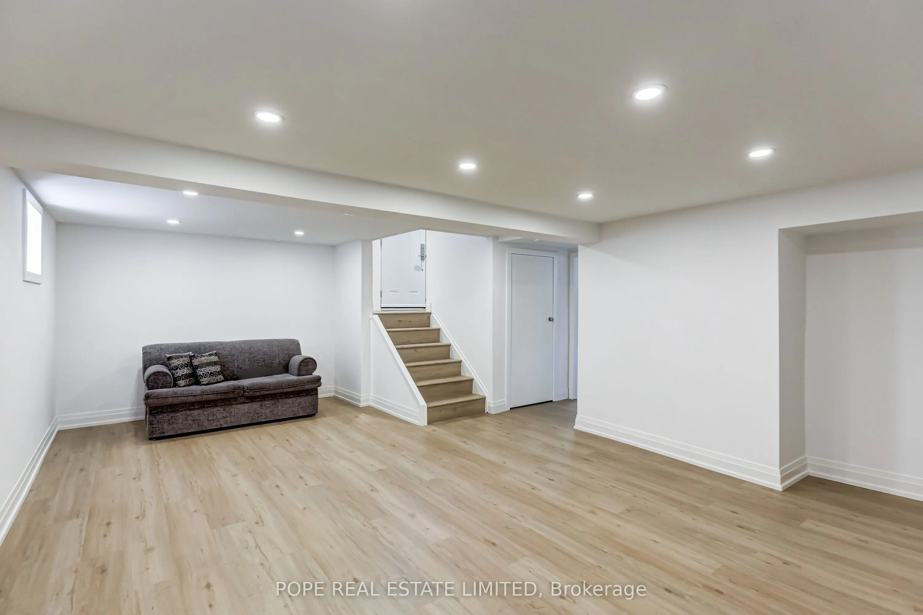 35 Tofield Crescent