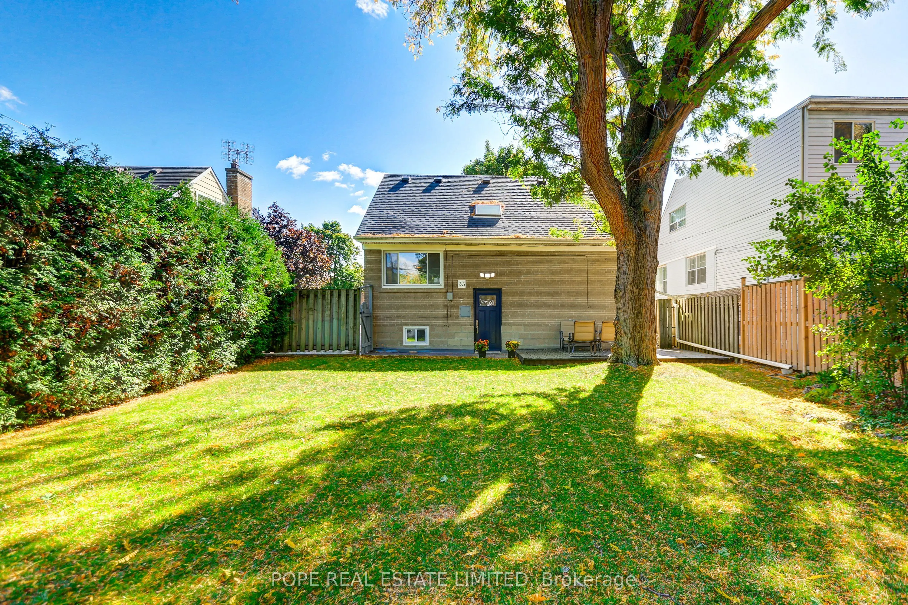 35 Tofield Crescent