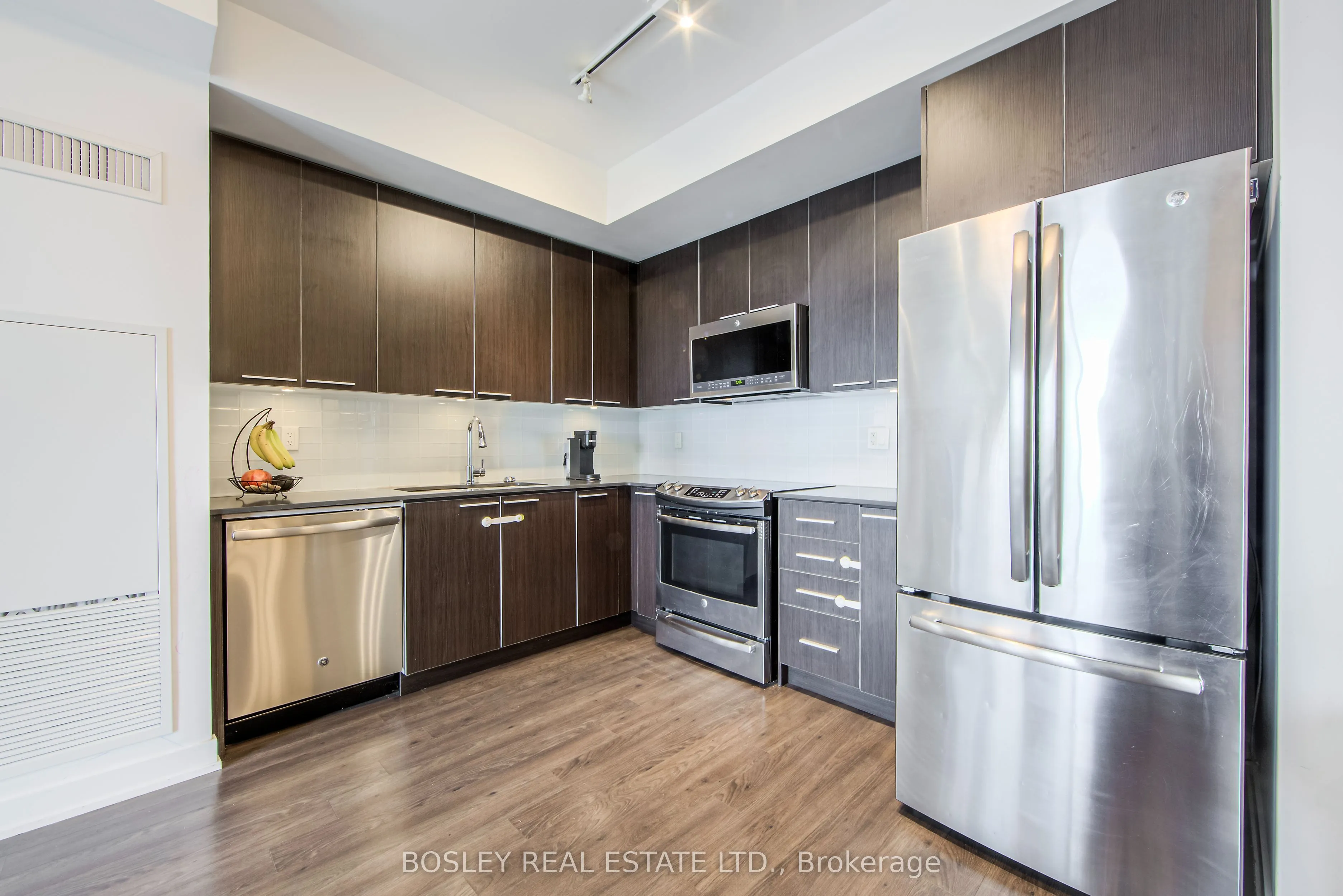 10 Park Lawn Road, #1210