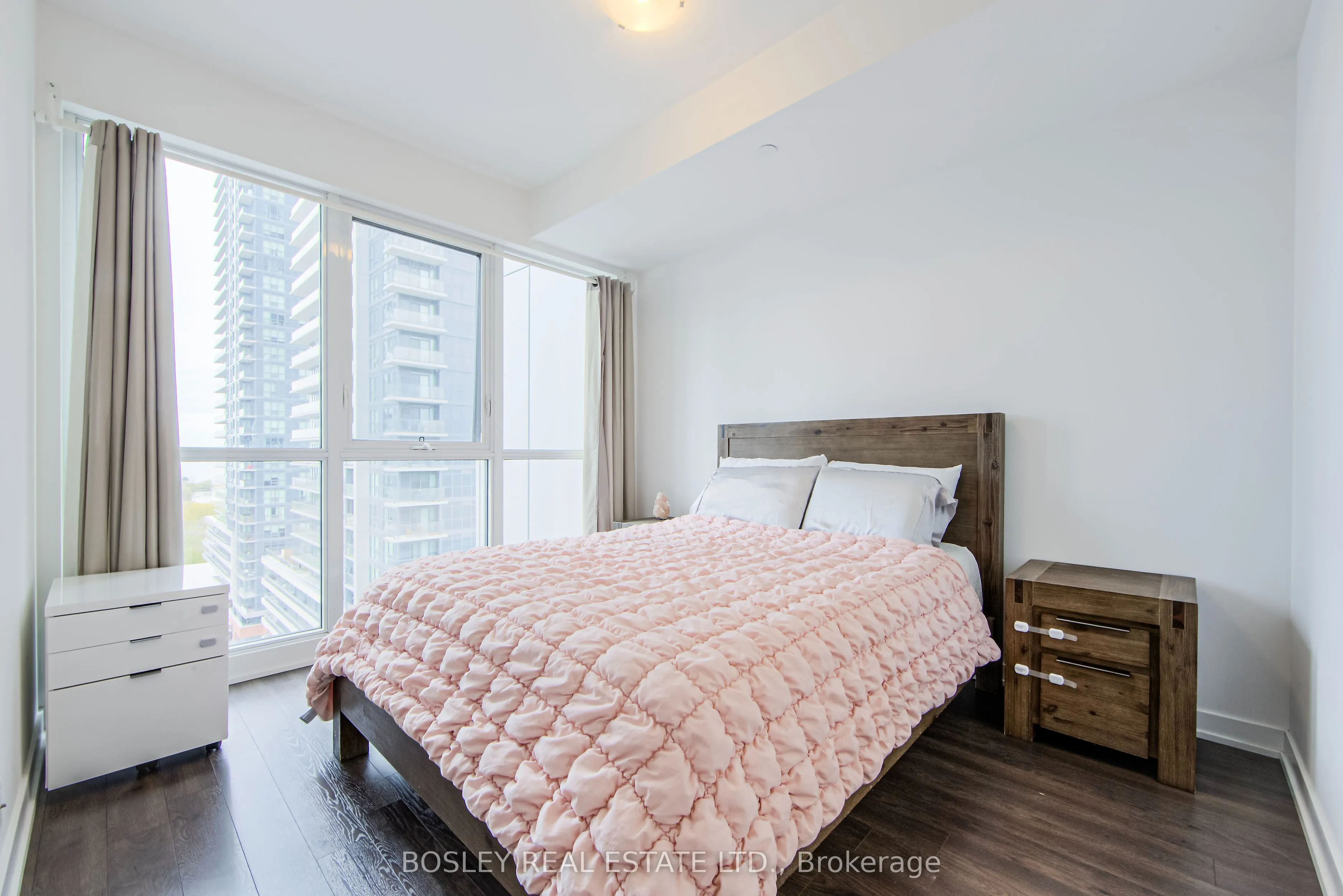 10 Park Lawn Road, #1210