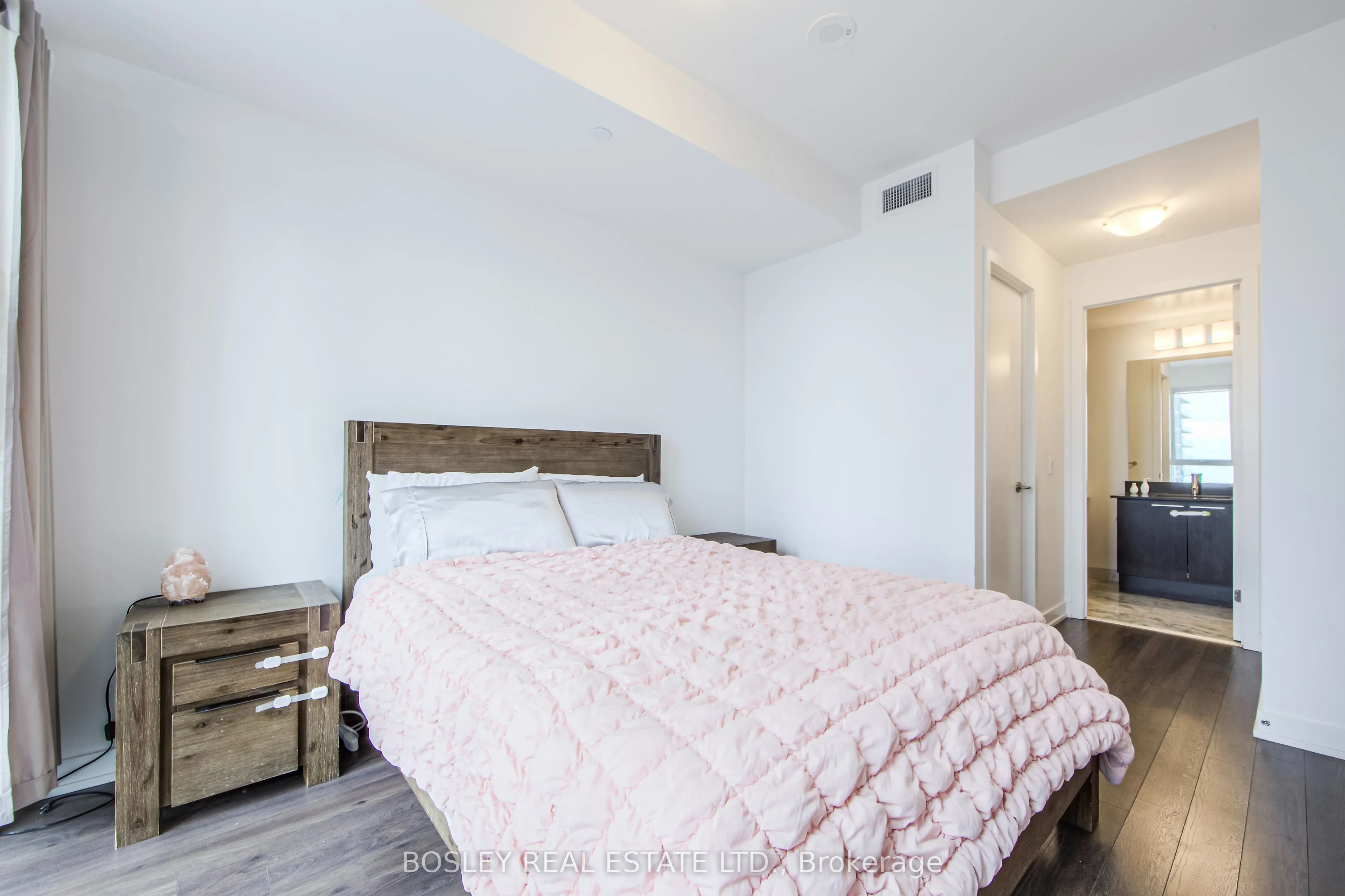 10 Park Lawn Road, #1210