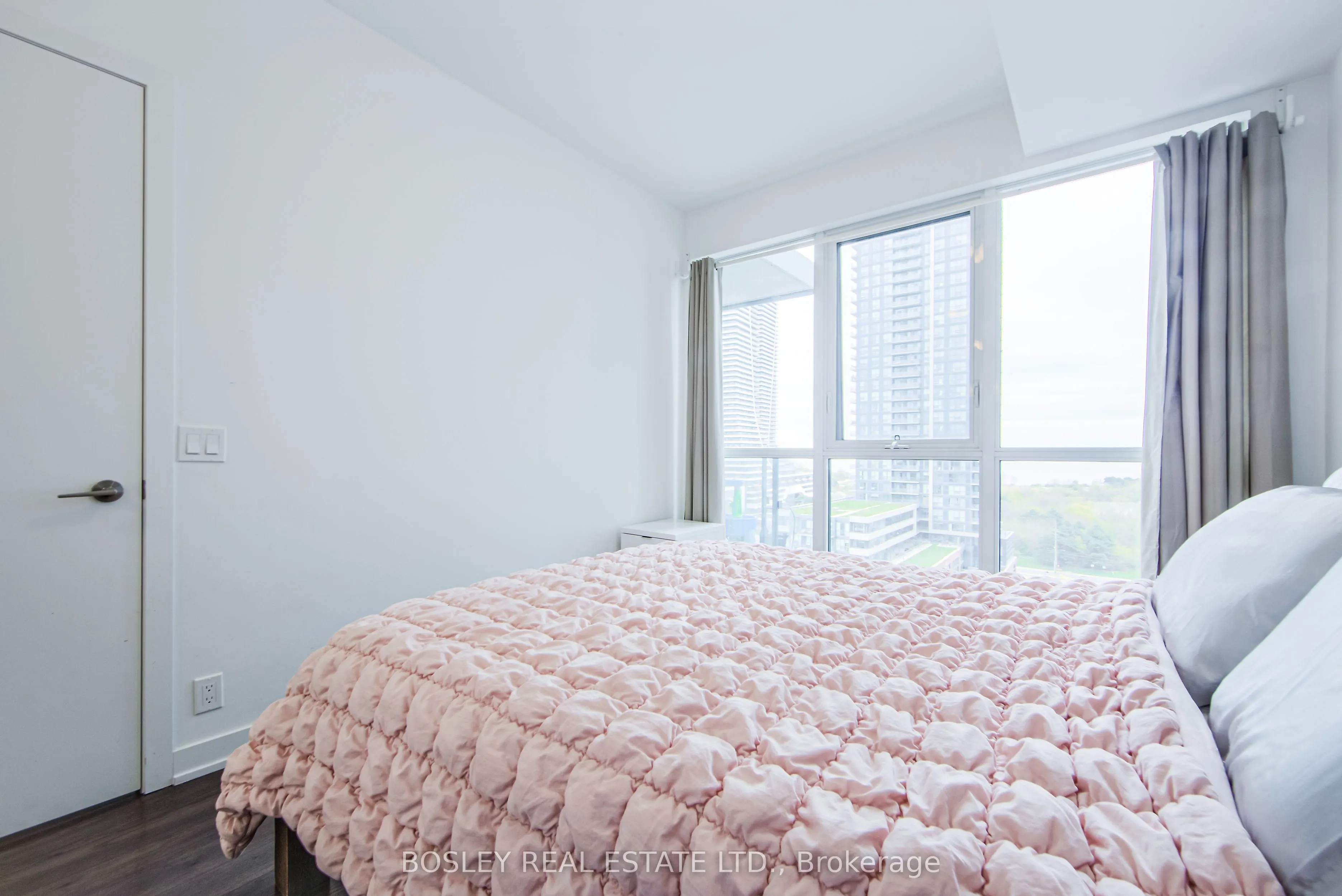 10 Park Lawn Road, #1210