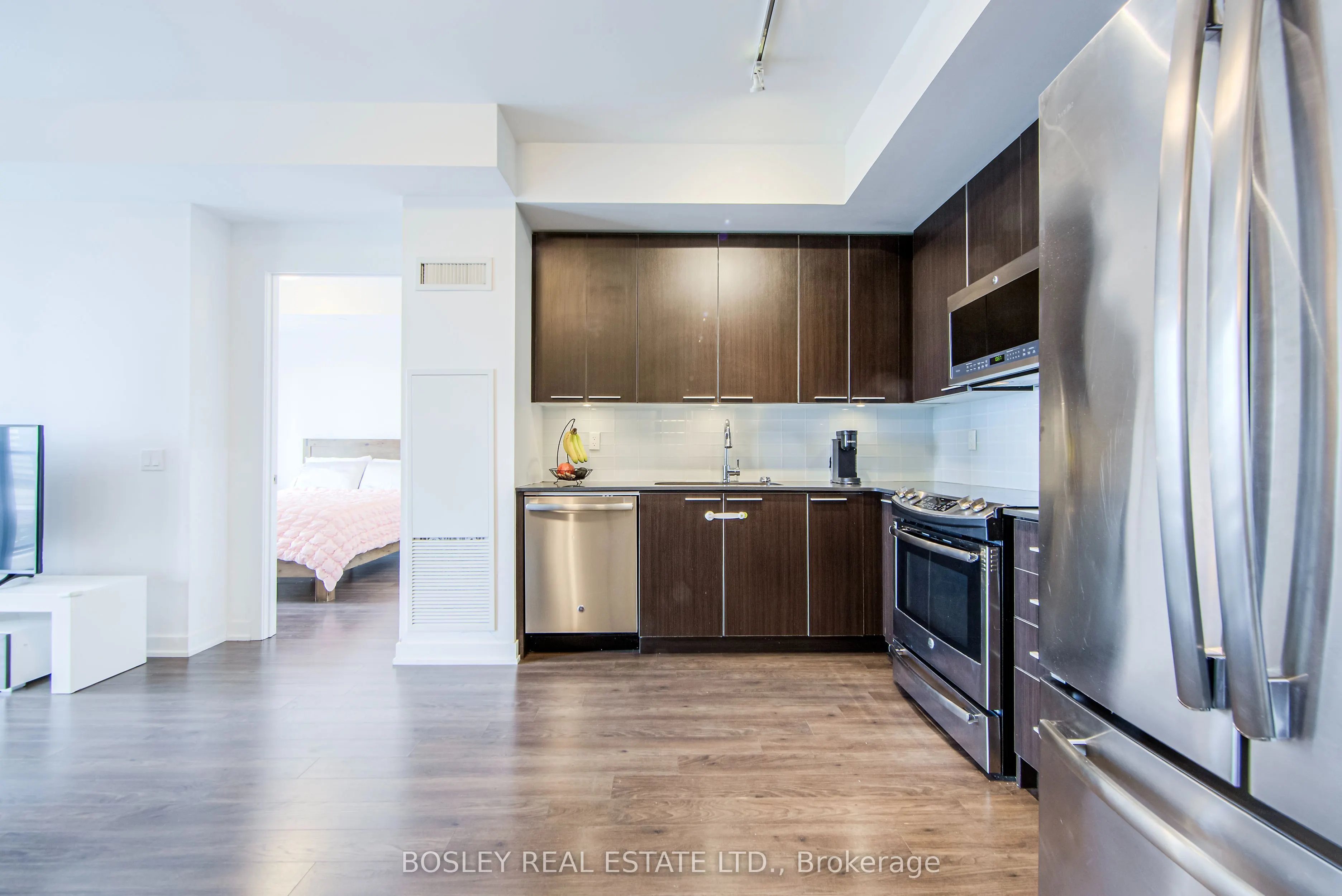 10 Park Lawn Road, #1210