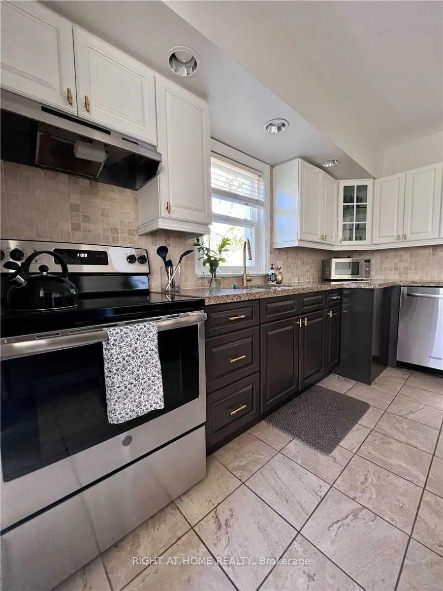 71 Mississauga Road N