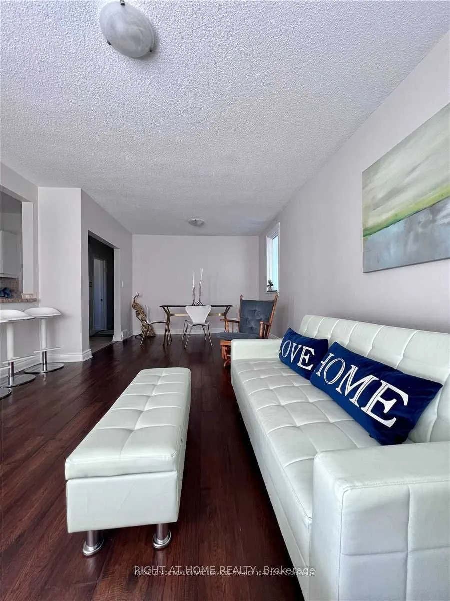 71 Mississauga Road N