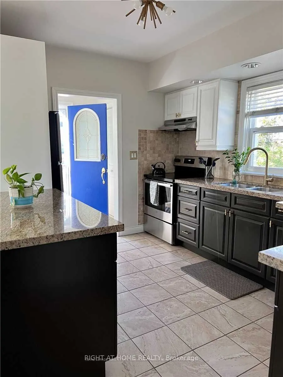 71 Mississauga Road N