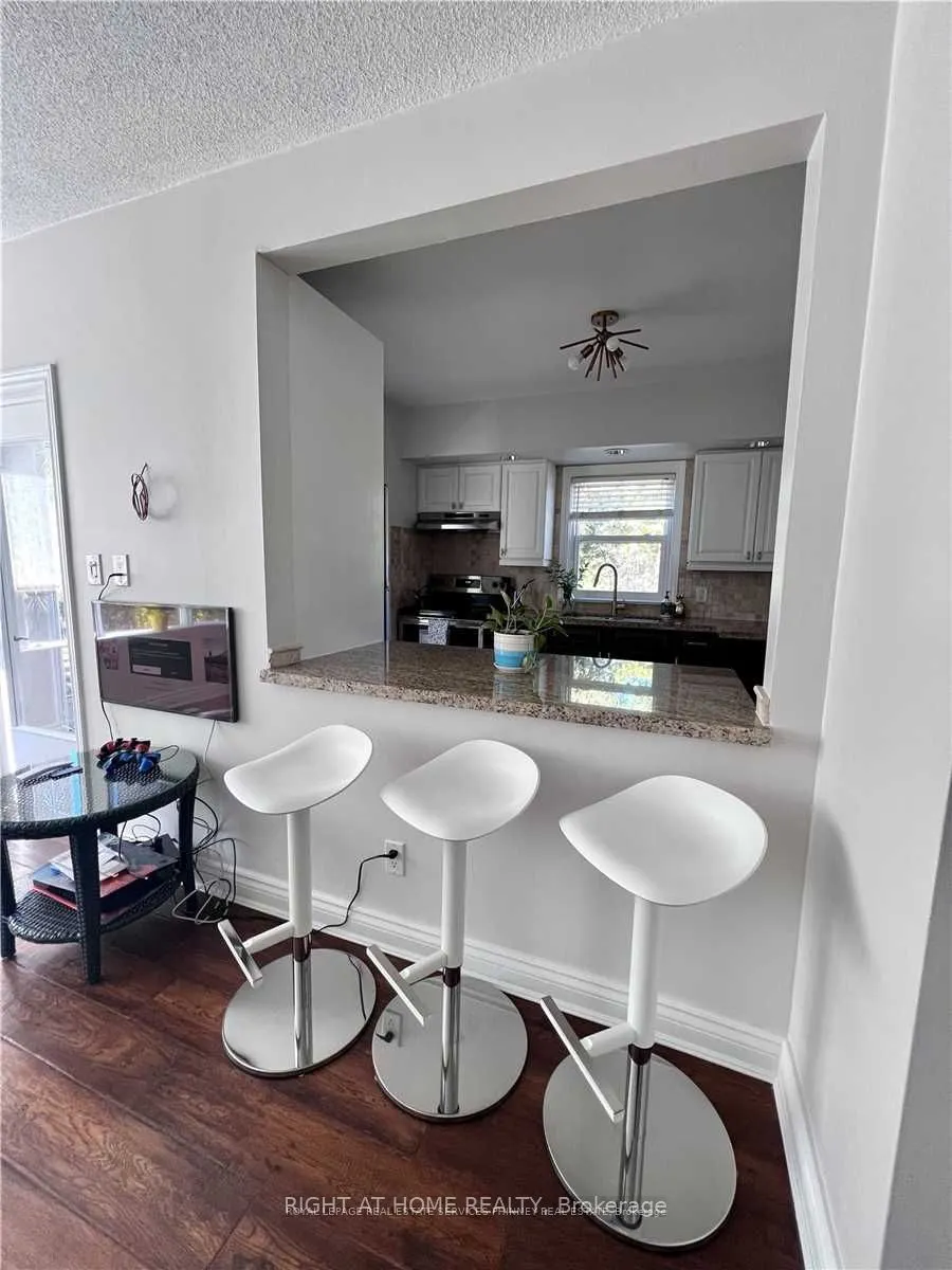 71 Mississauga Road N